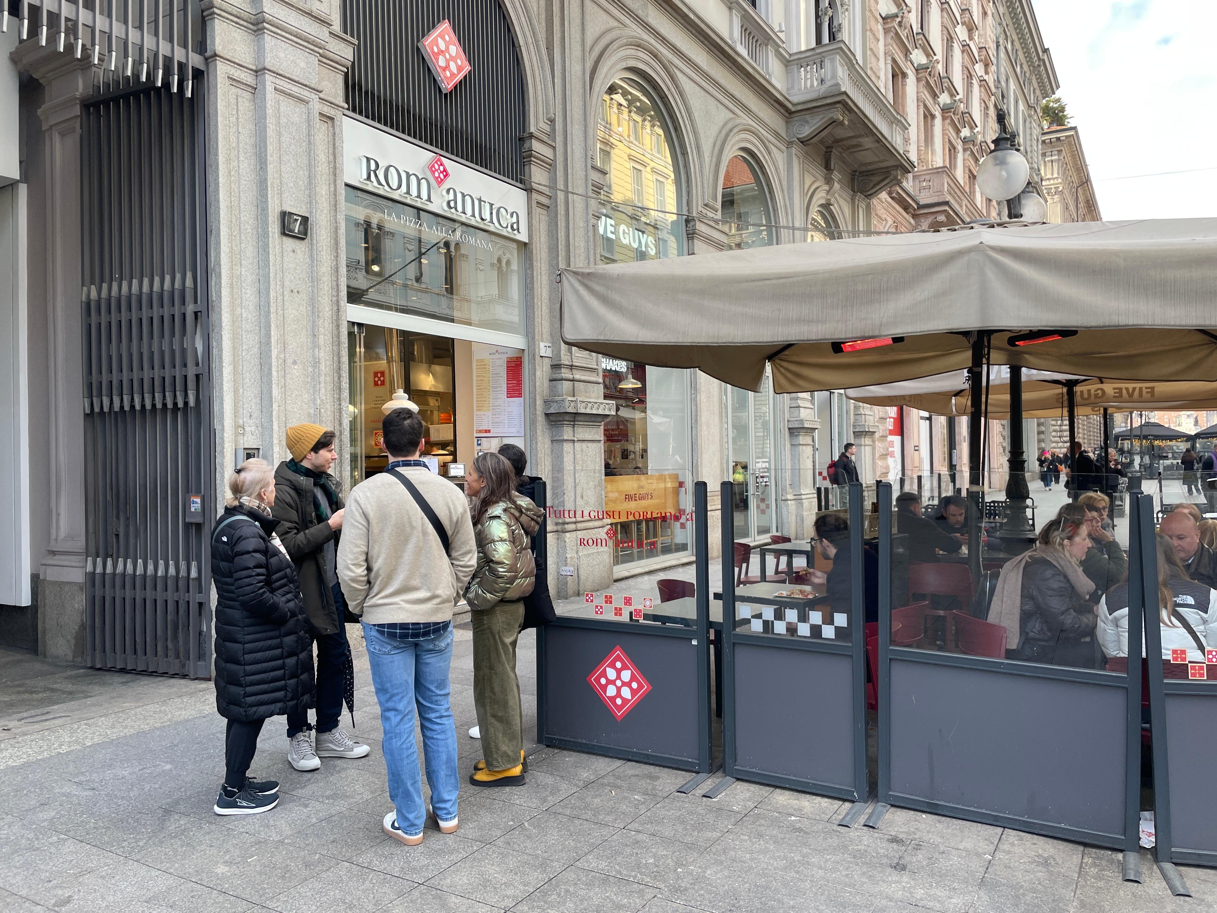 Milan History & Street Food Walk with Wine