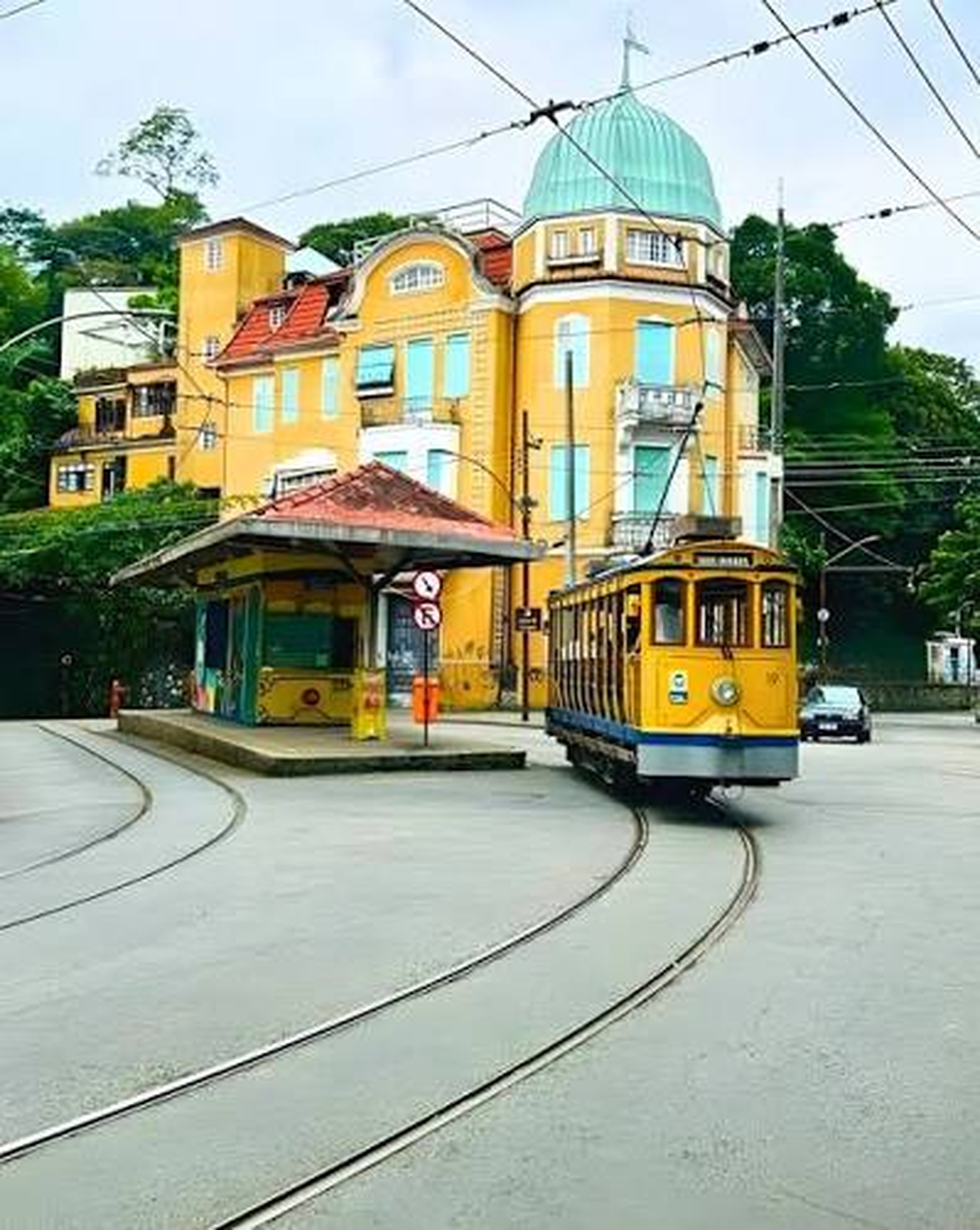 Santa Teresa Walking Tour with Tram & Selarón Steps