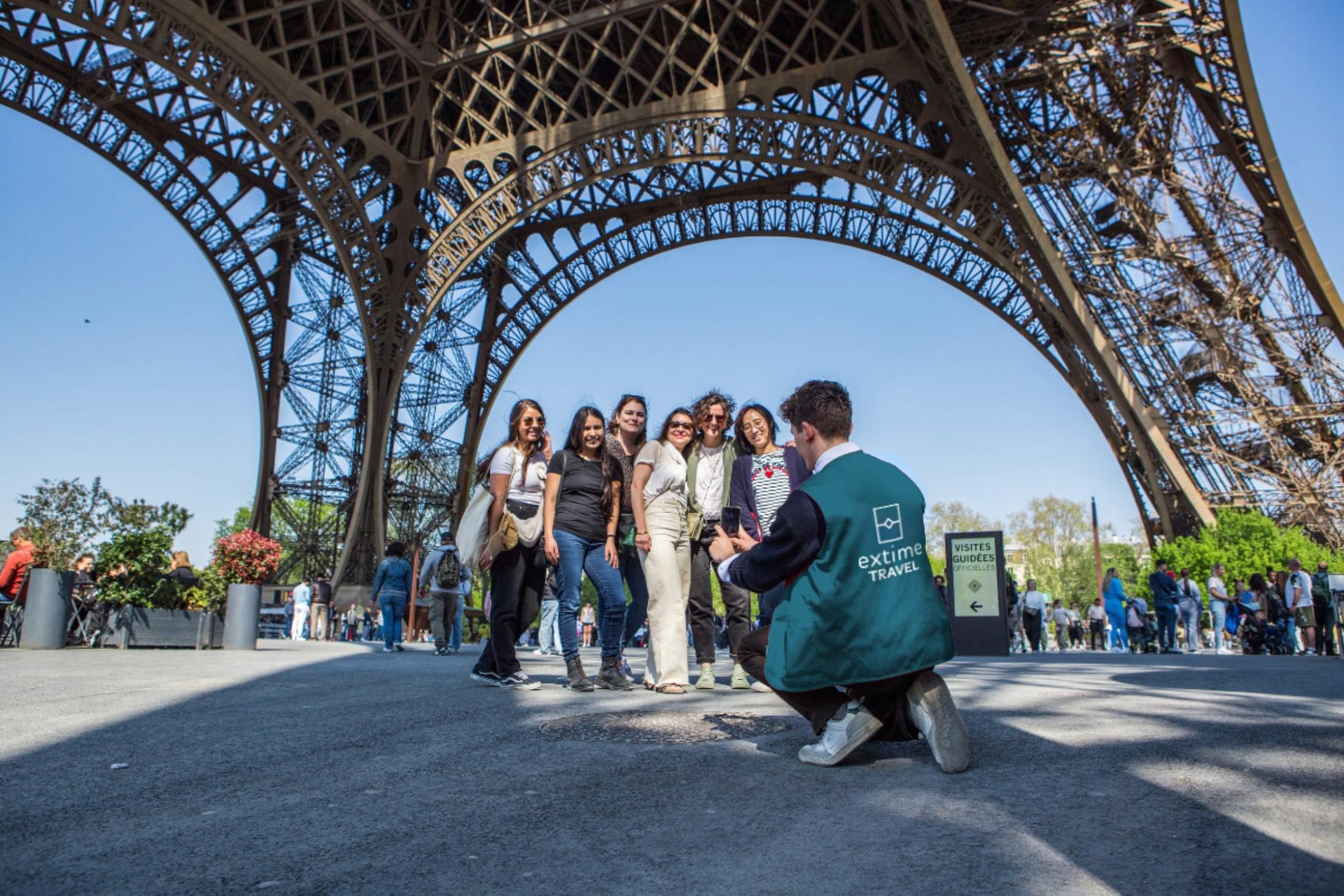 Eiffel Tower, Louvre & Seine River Dinner Cruise