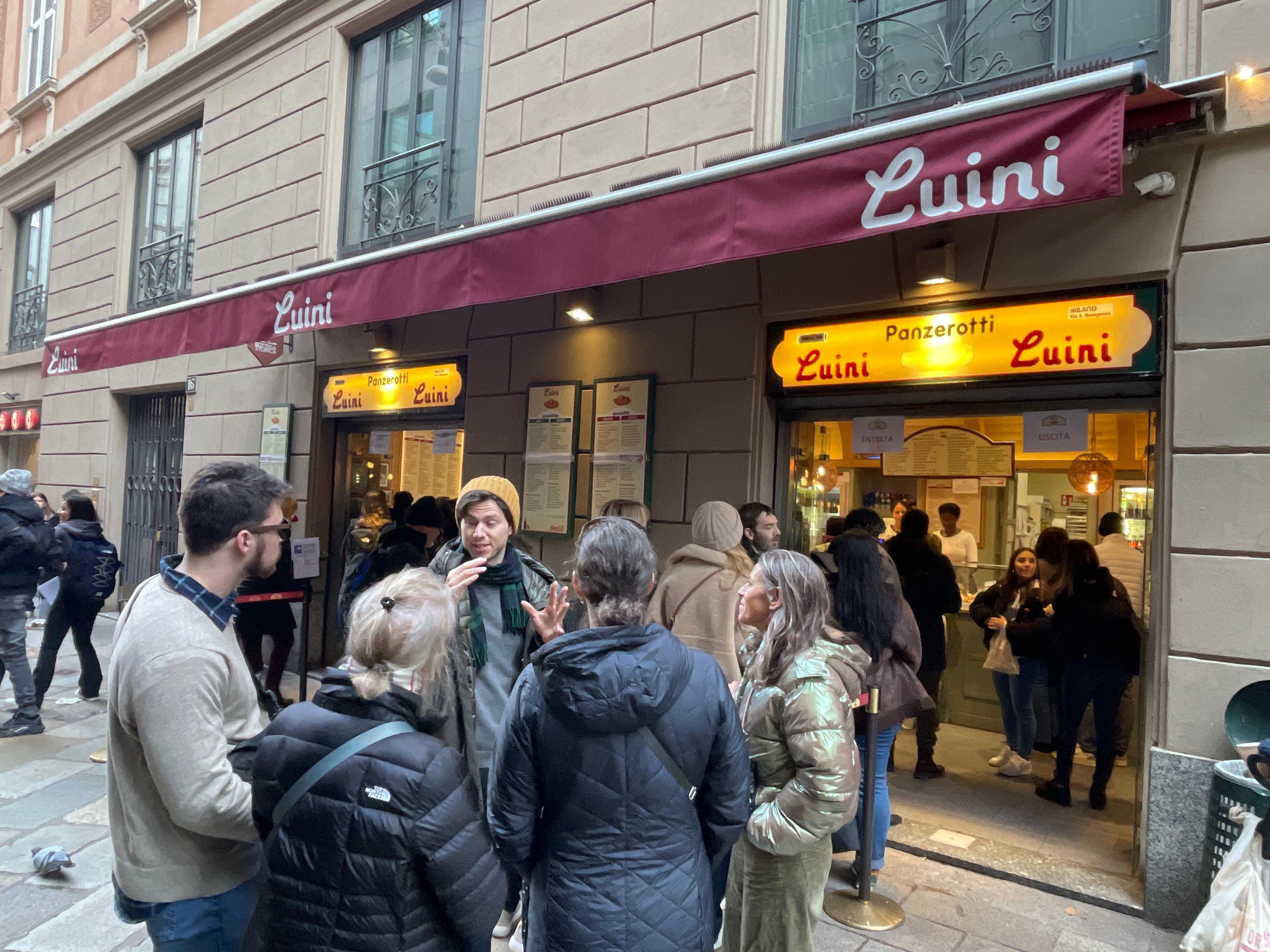 Milan History & Street Food Walk with Wine