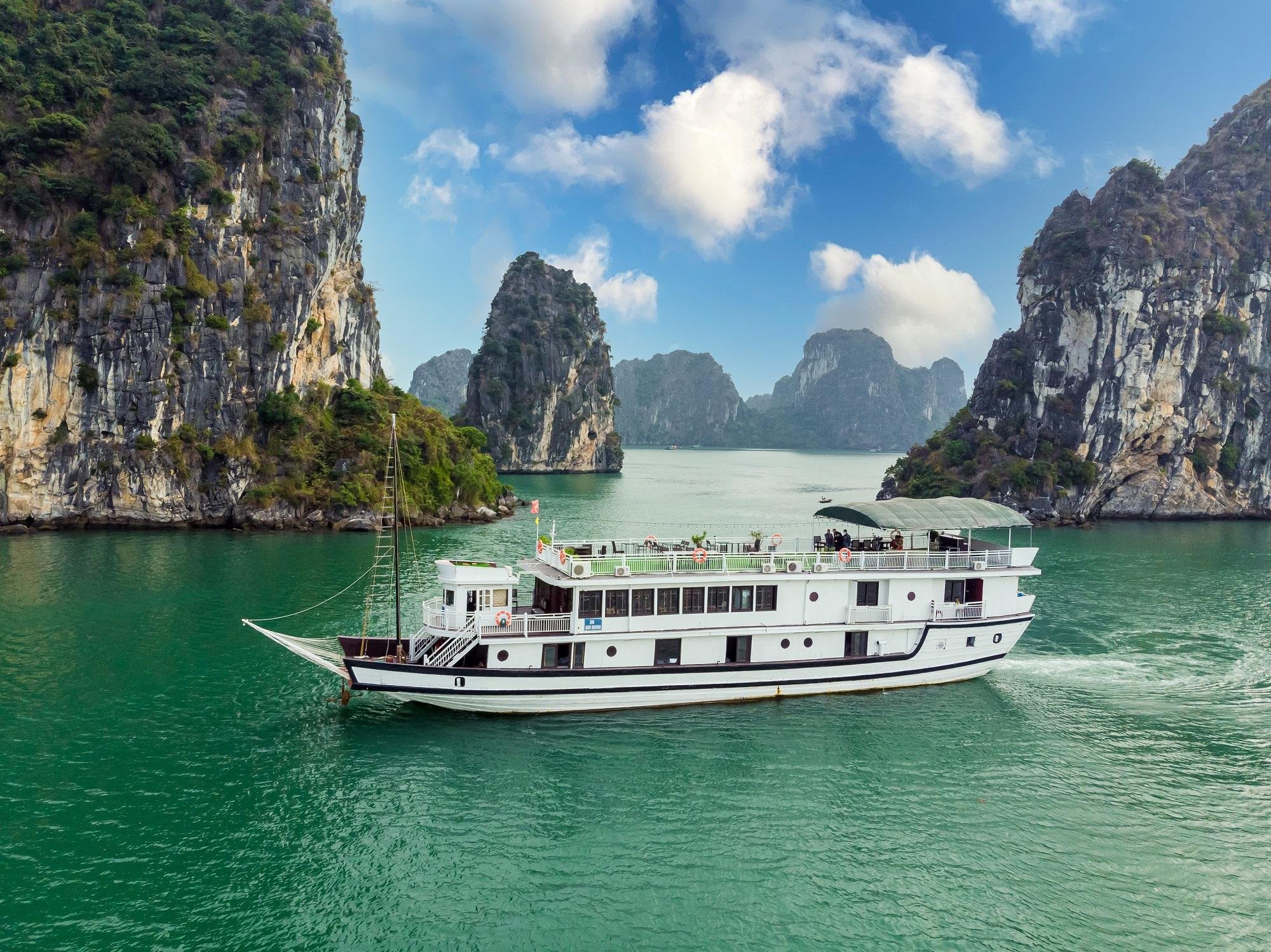 Ha Long Bay 2-Day Overnight Boat Cruise from Hanoi