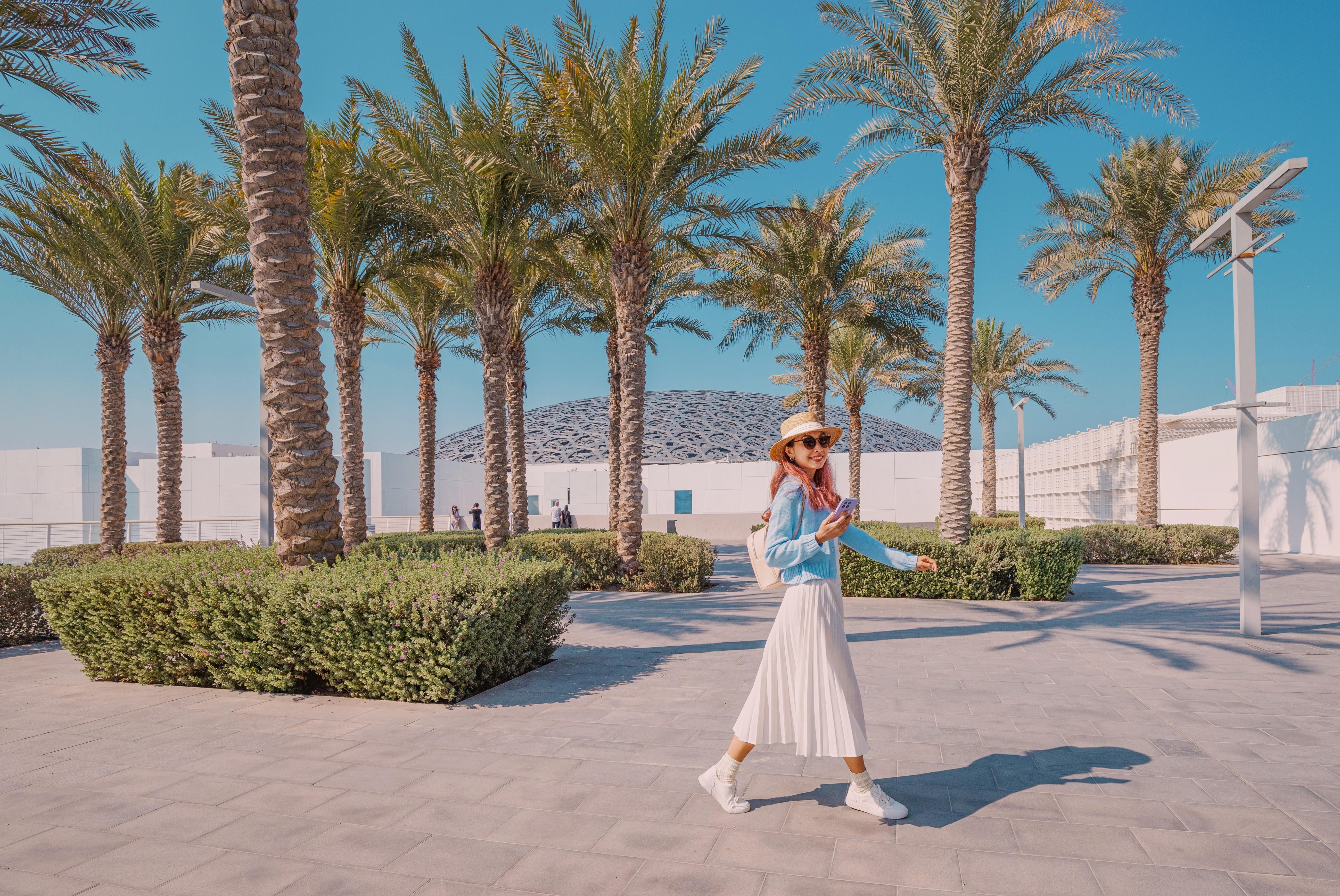 Abu Dhabi Day Tour from Dubai: Sheikh Zayed Mosque & City Highlights