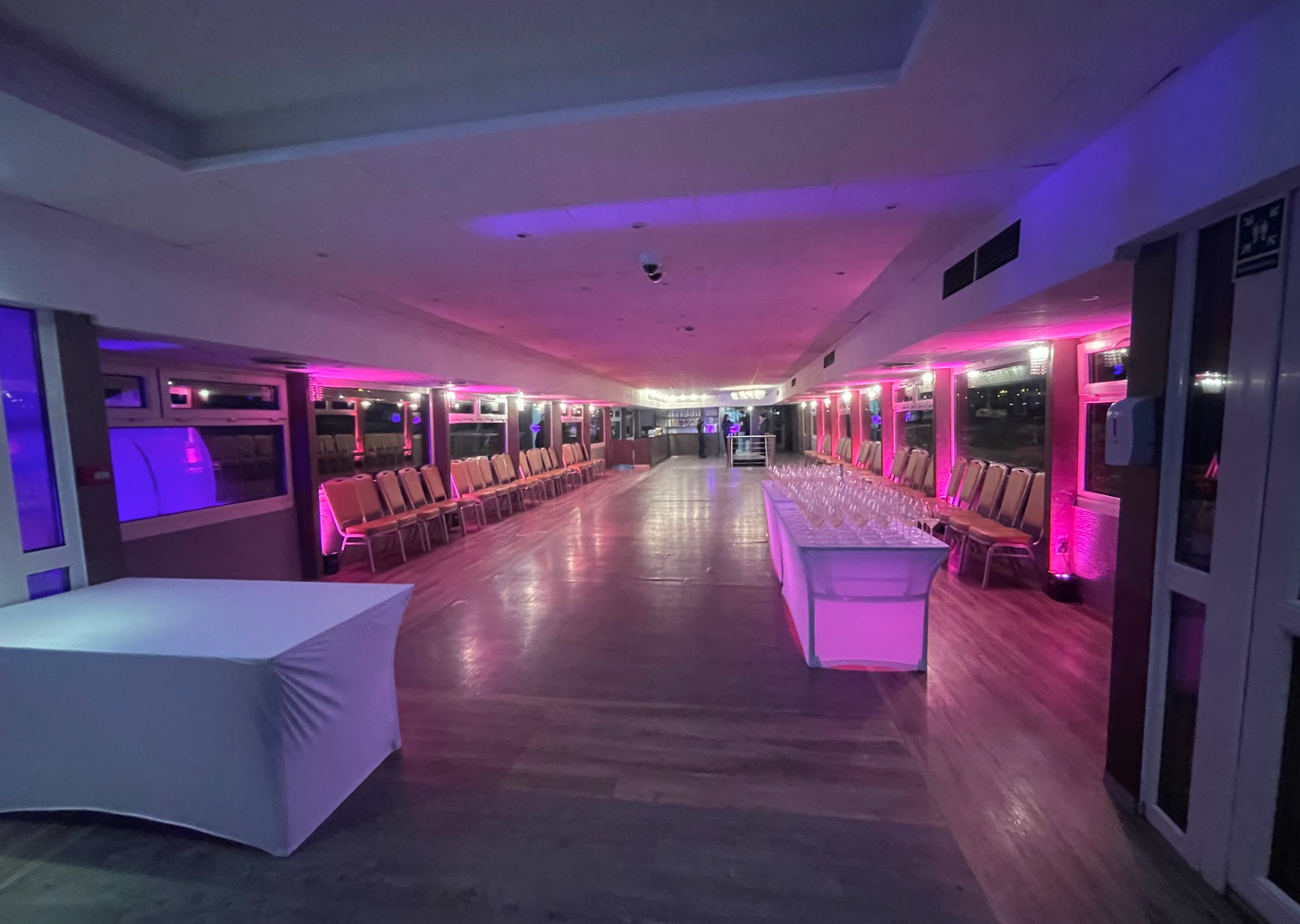 Budapest: GLOW Sightseeing Cruise with Welcome Drink