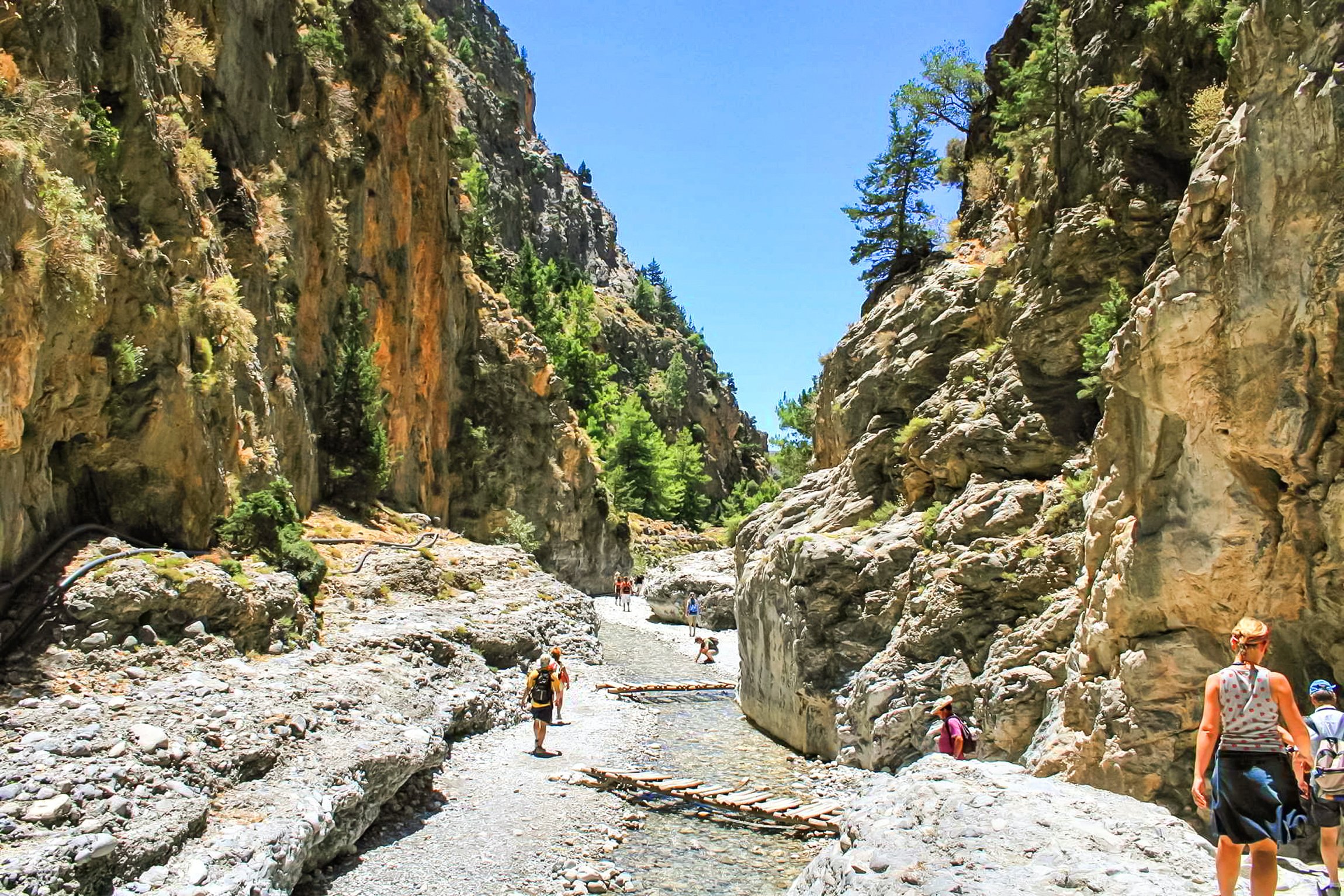 Samaria Gorge hike Crete — Xyloskalo descent, Iron Gates Sideroportes, kri-kri ibex, Agia Roumeli Libyan Sea — image 32