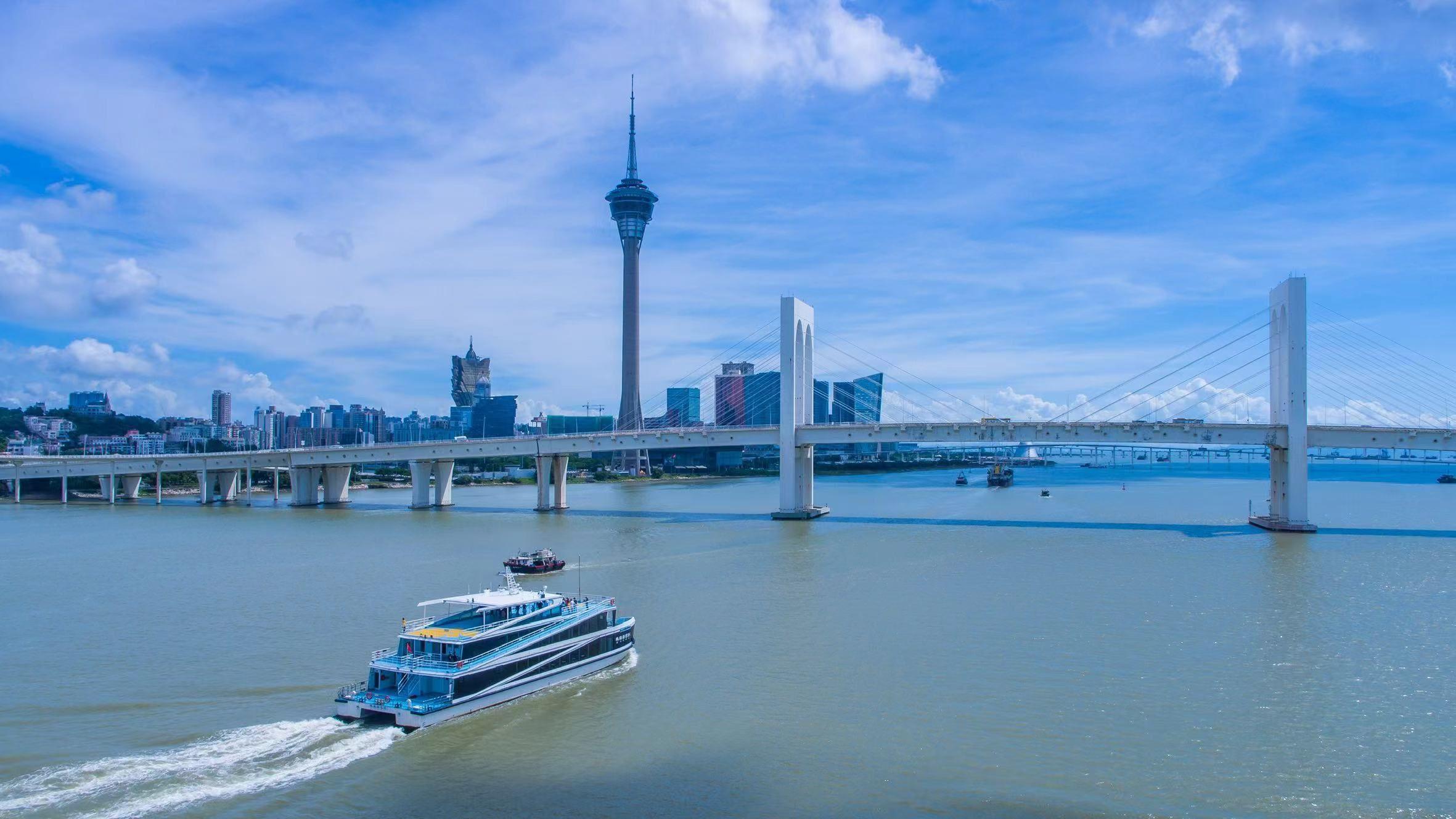 Greater Bay Area Coastal Cruise with Bridge Views
