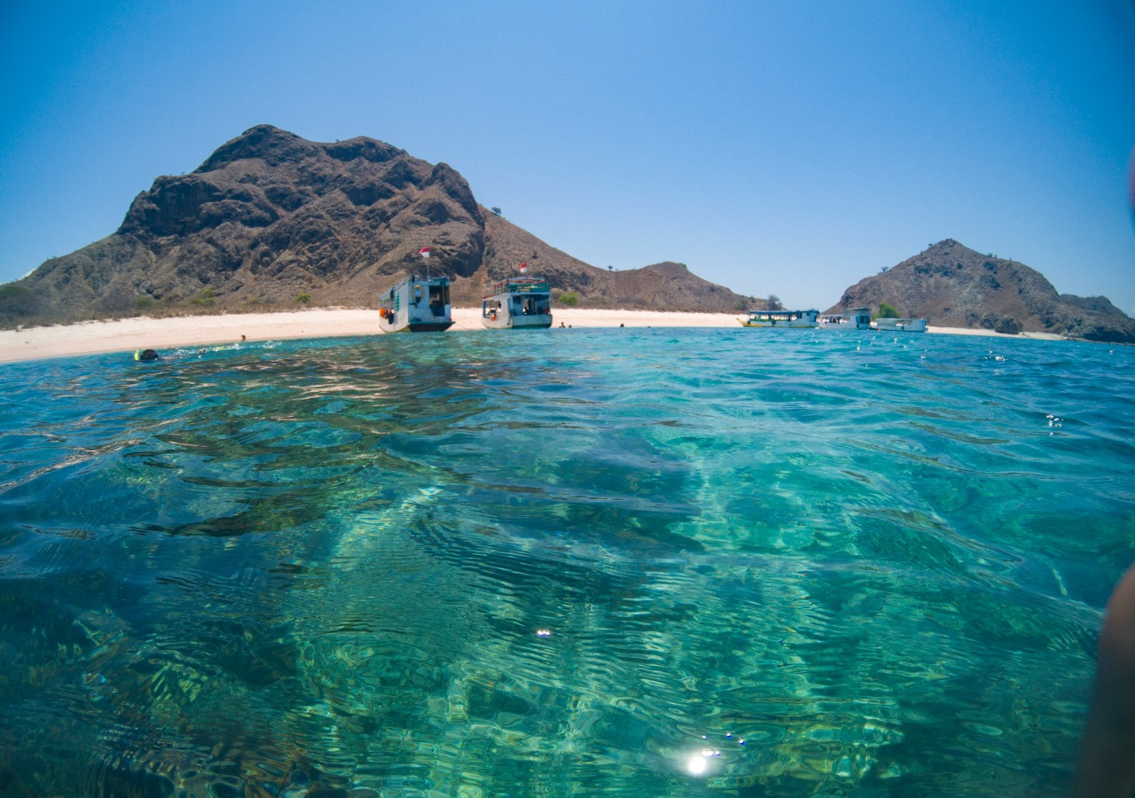 Komodo 4-Day Private Tour: Boat Stay, Padar Island & Pink Beach