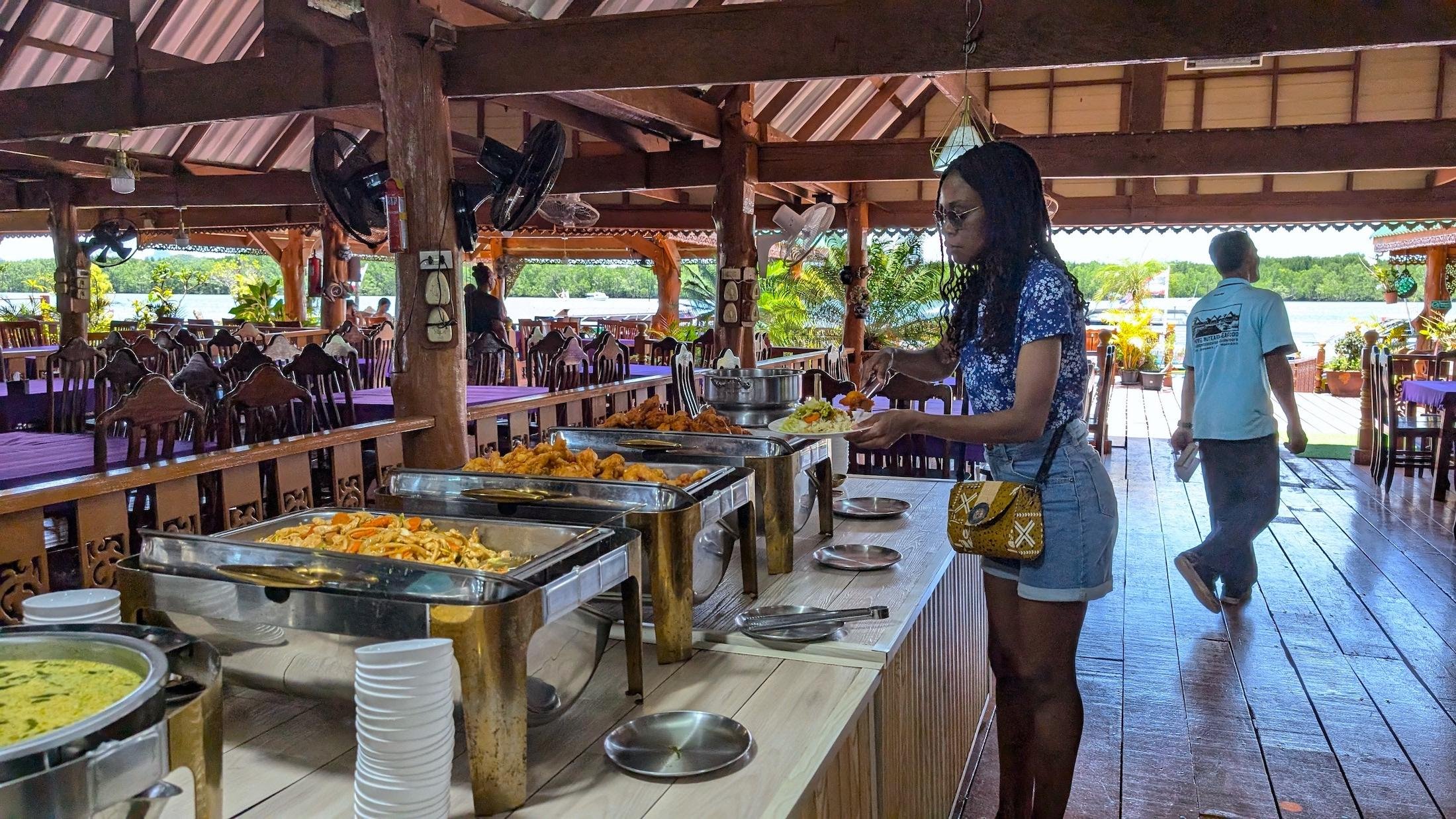 Phuket Private Full-Day Tour: James Bond Island, Ko Panyi & Samet Nangshe
