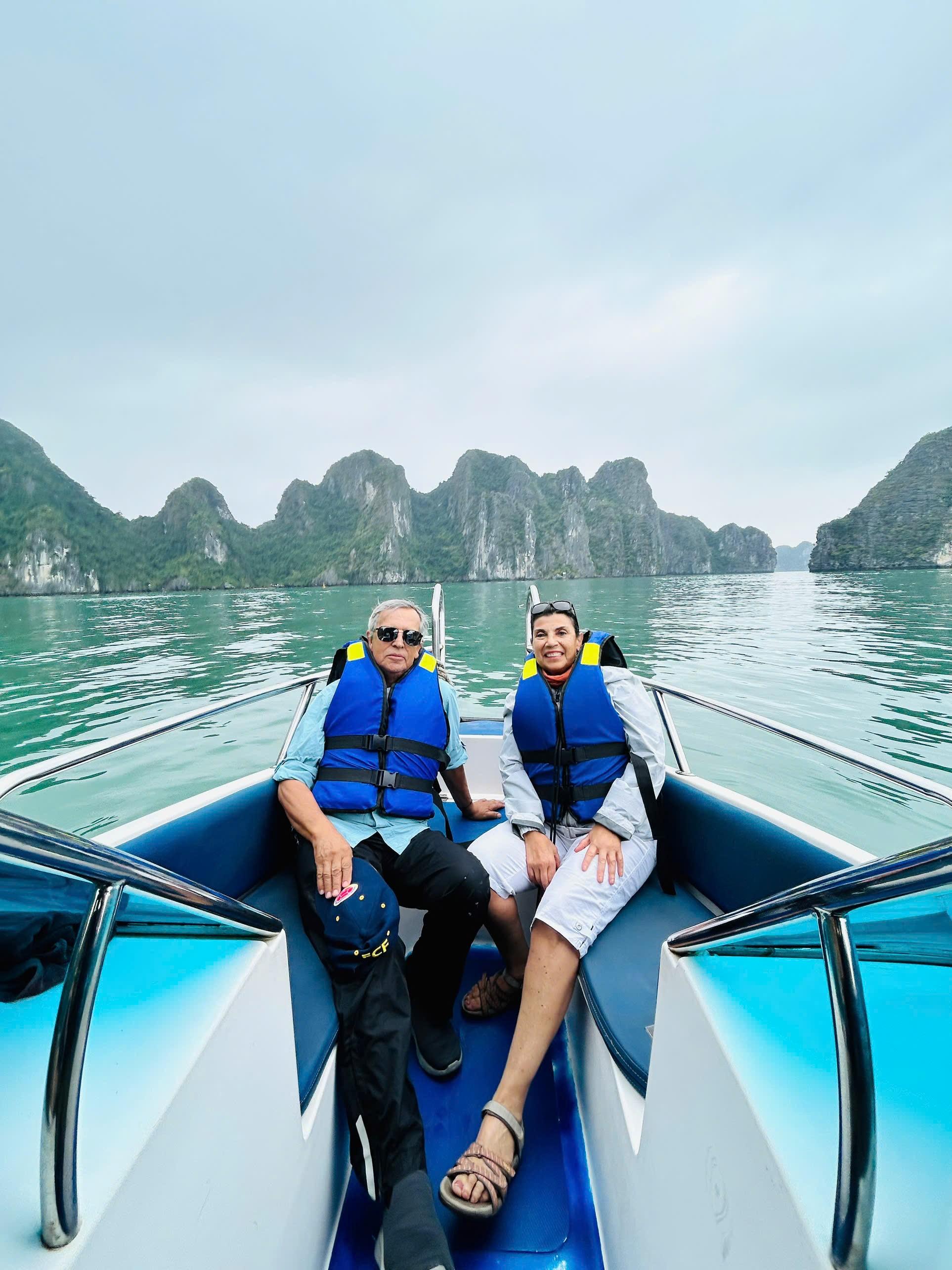 Ha Long Bay Full-Day Cruise: Caves, Kayaking & Scenic Views