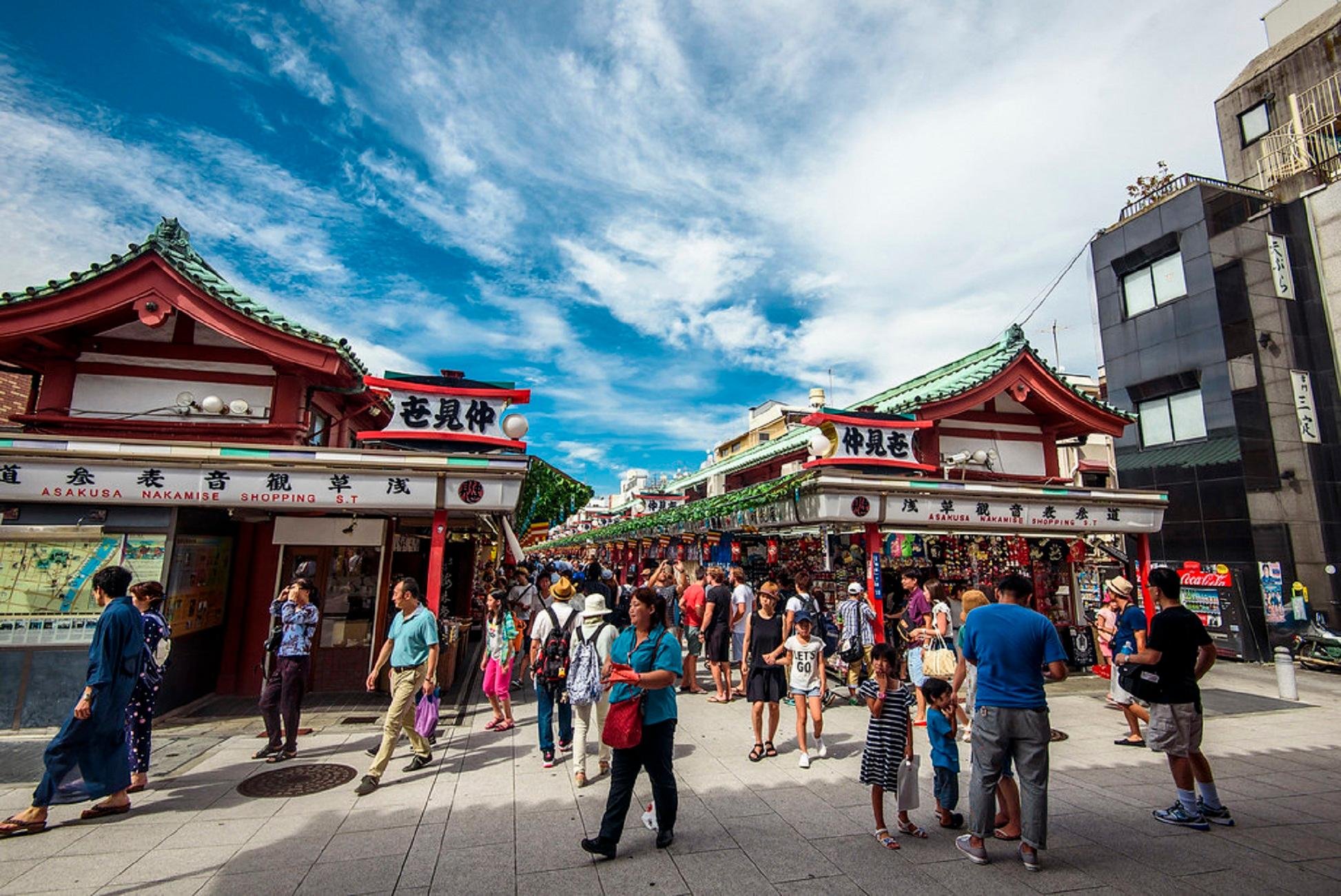 Asakusa Highlights Walk: Sensoji, Skytree & Local Snacks