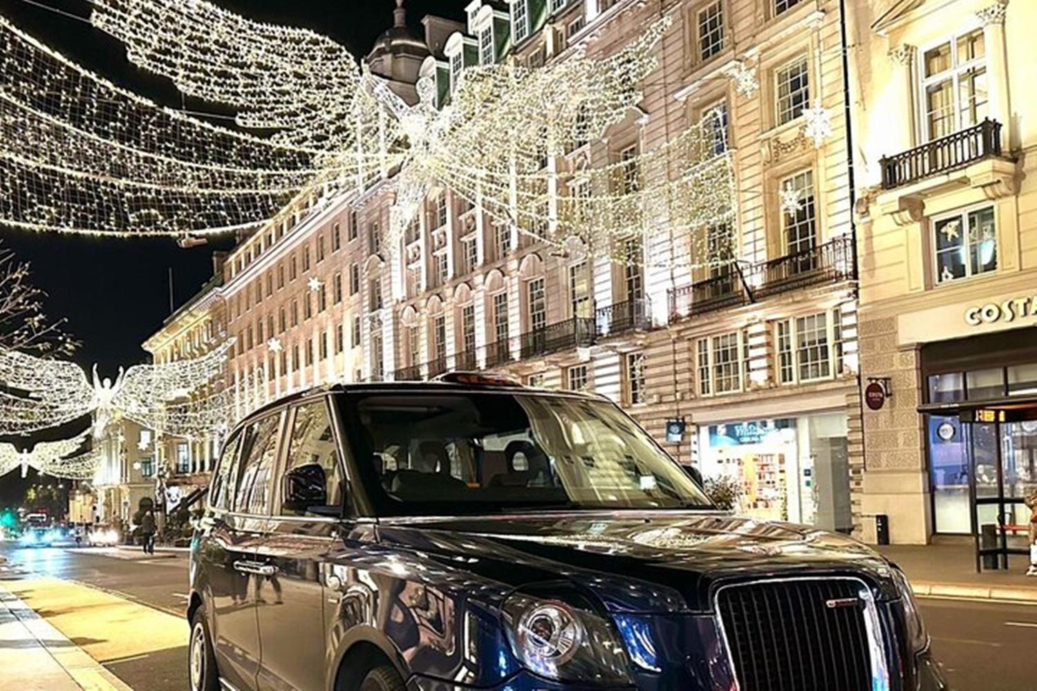 Christmas Lights Taxi Tour with Hotel Pickup
