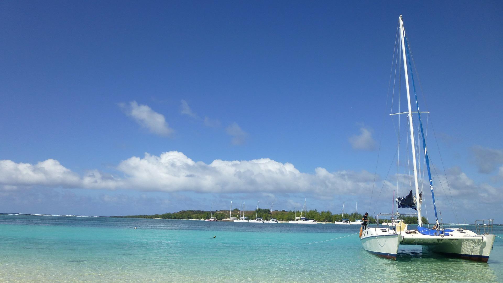 Isla Mujeres Catamaran Day Trip with Open Bar & Beach Club