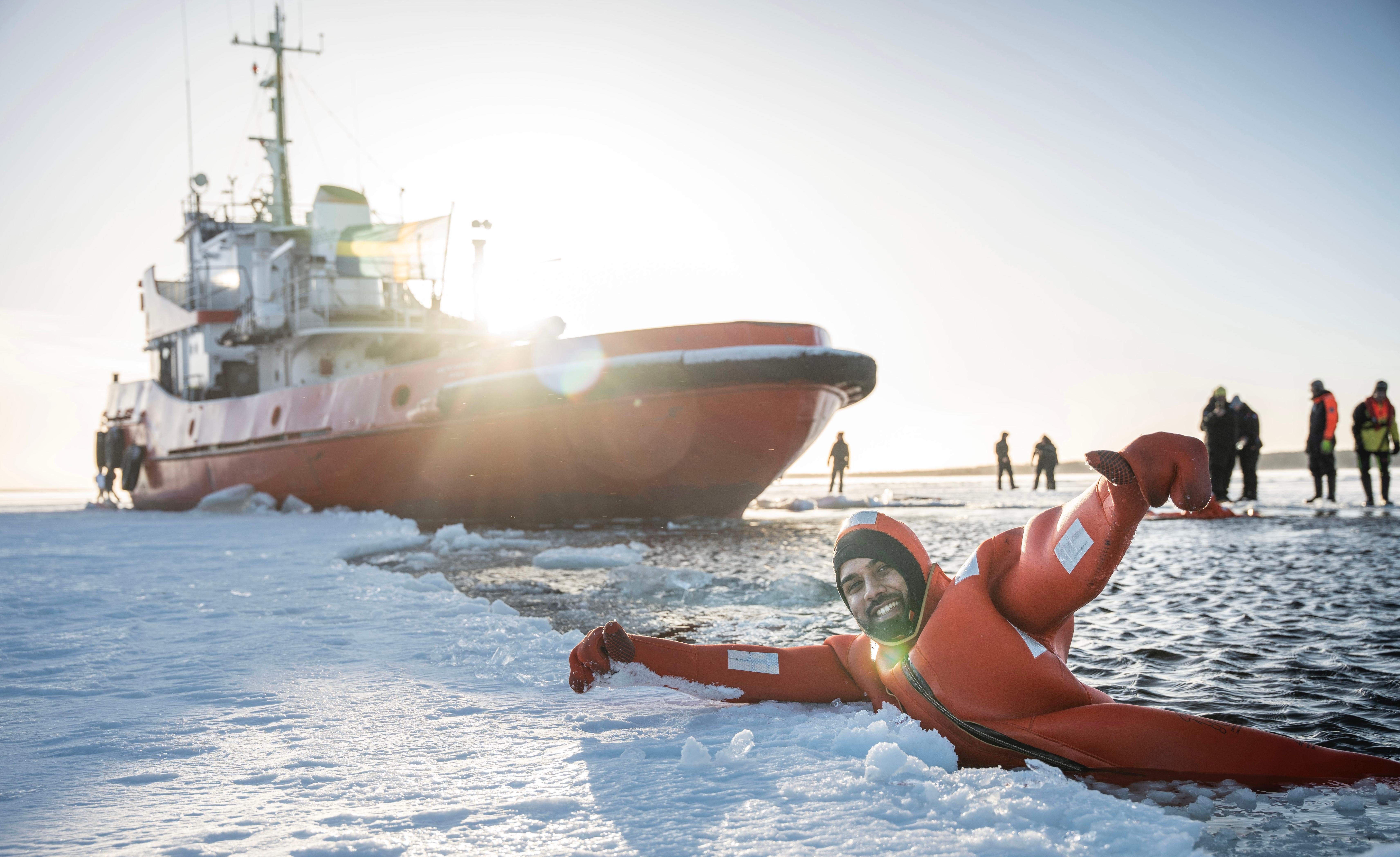 Arctic Icebreaker Cruise with Ice Floating in Lapland