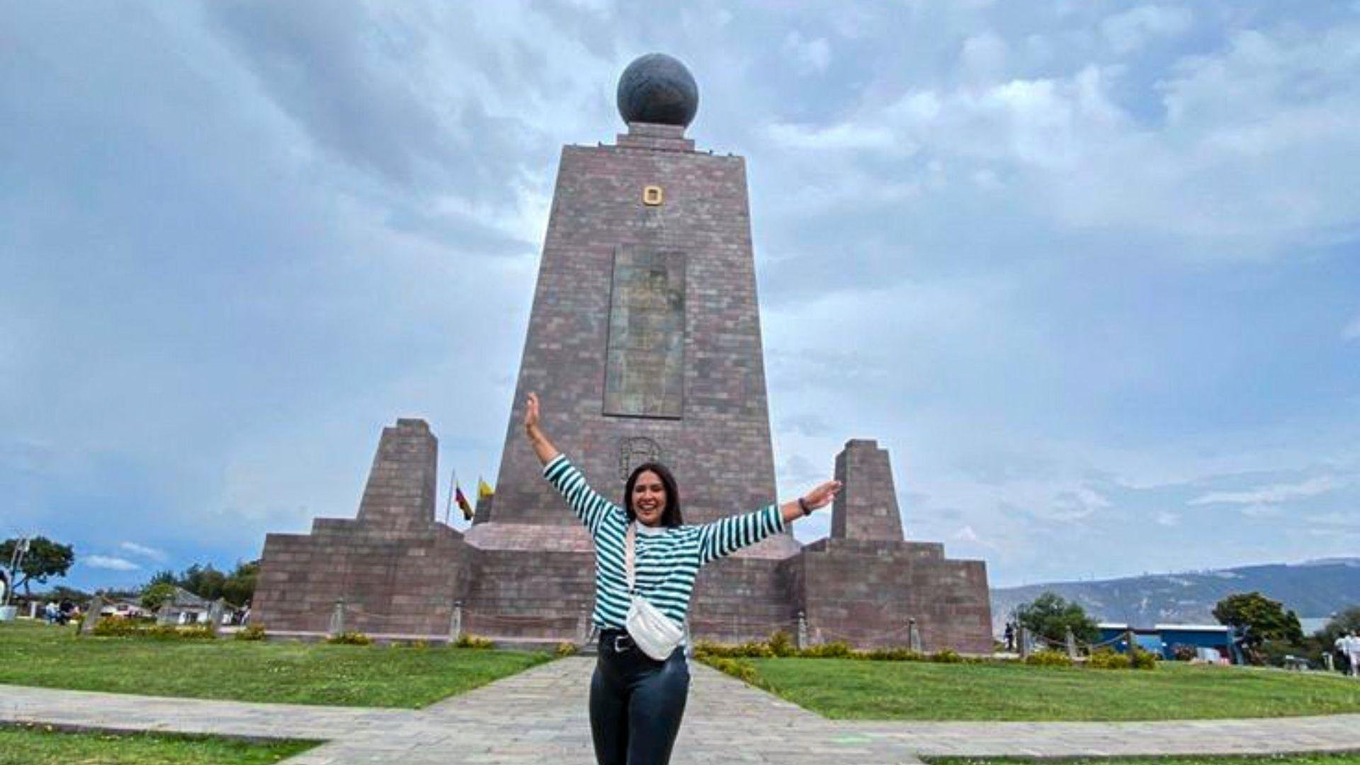 Quito: Middle of the World & Pululahua Volcano Tour