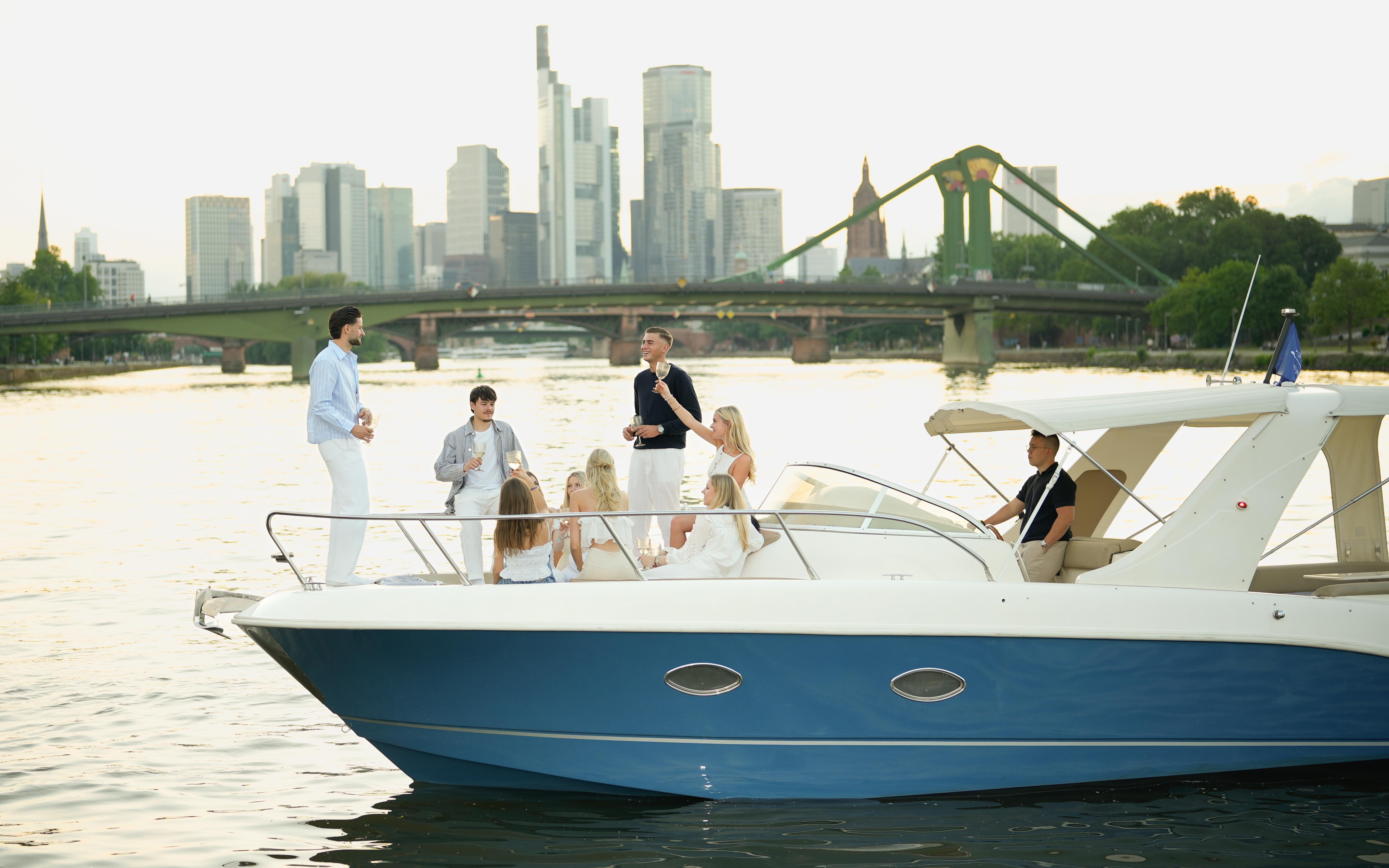 Private Main River Cruise with Skyline Views