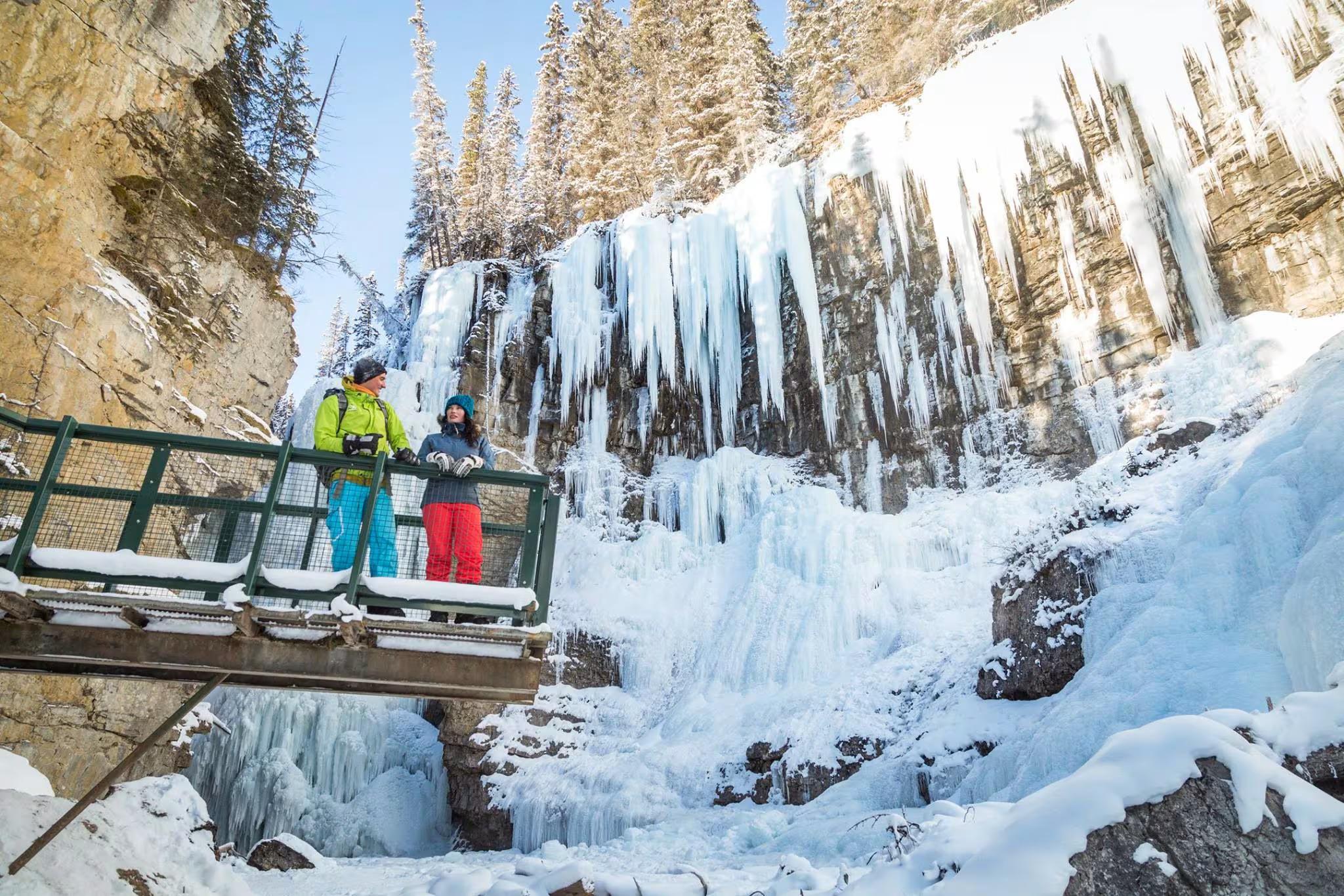 Johnston Canyon Icewalk to Frozen Falls