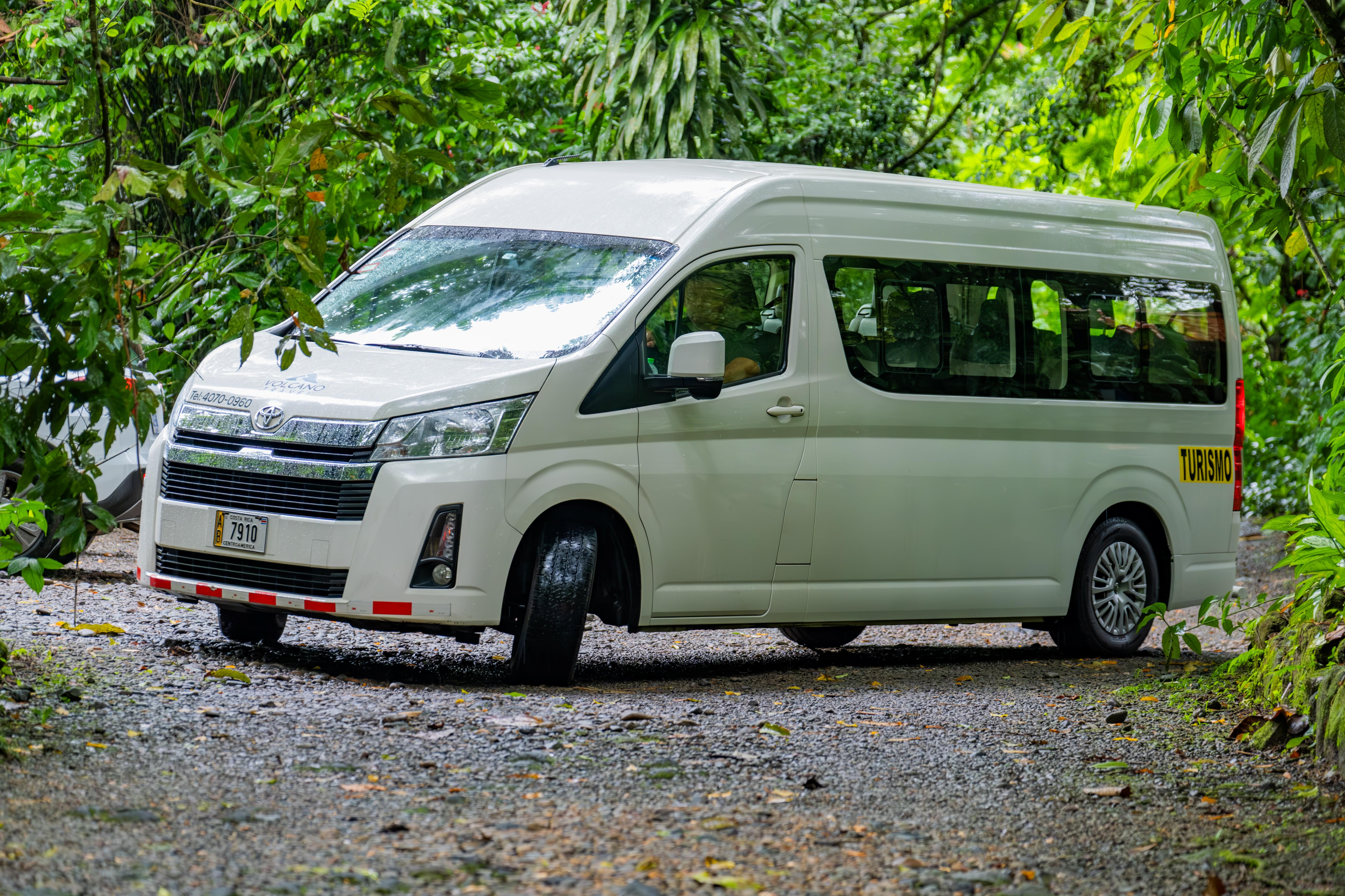 San José to La Fortuna: Shared Airport Shuttle by Volcano Travel