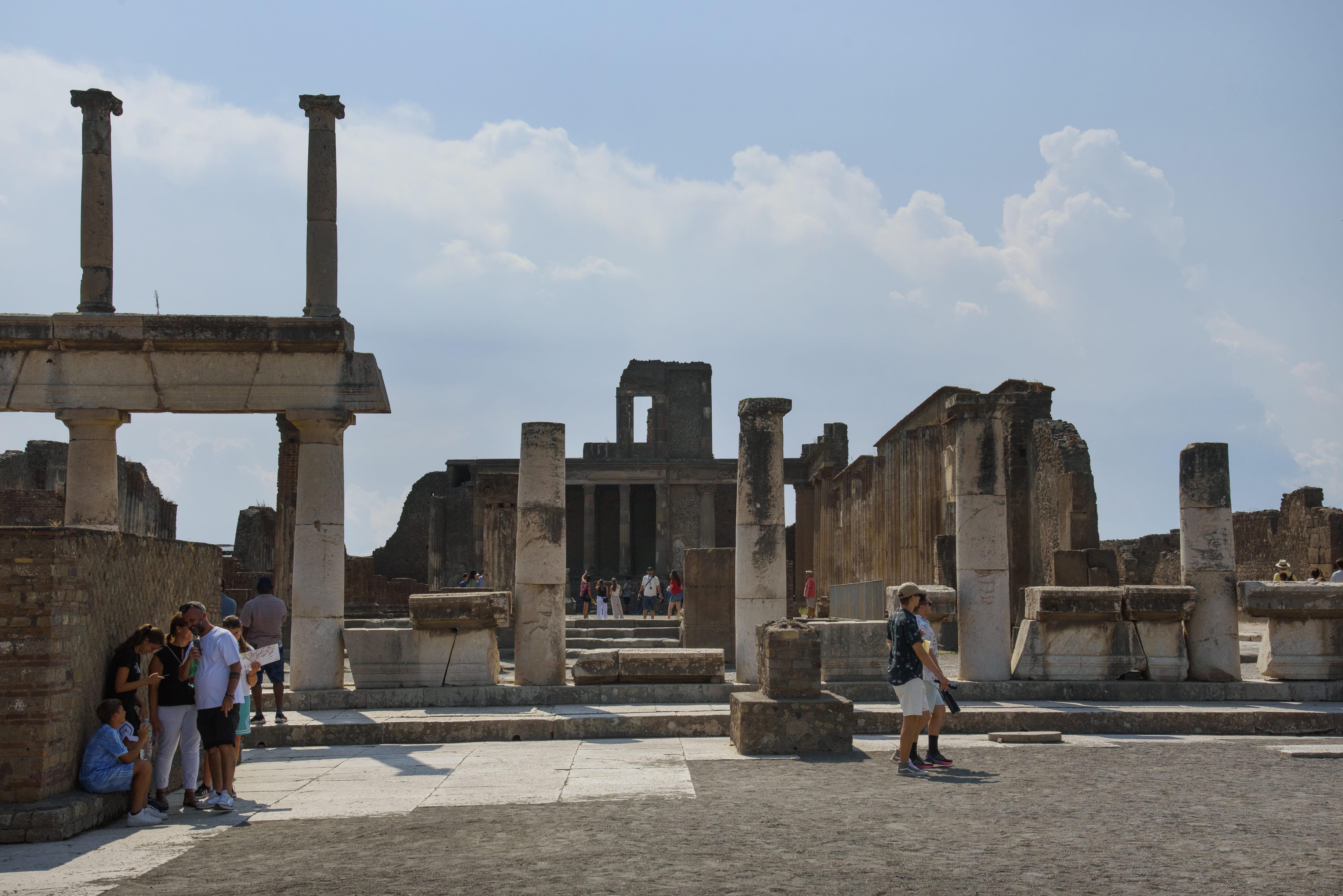 Naples: Pompeii & Mount Vesuvius Guided Day Trip