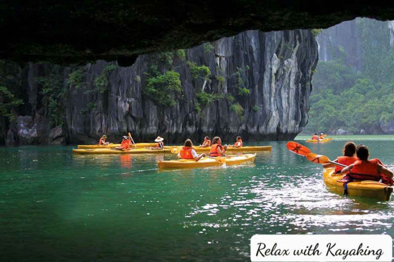 Ha Long Bay Day Trip from Hanoi: Luxury or Standard Cruise with Lunch