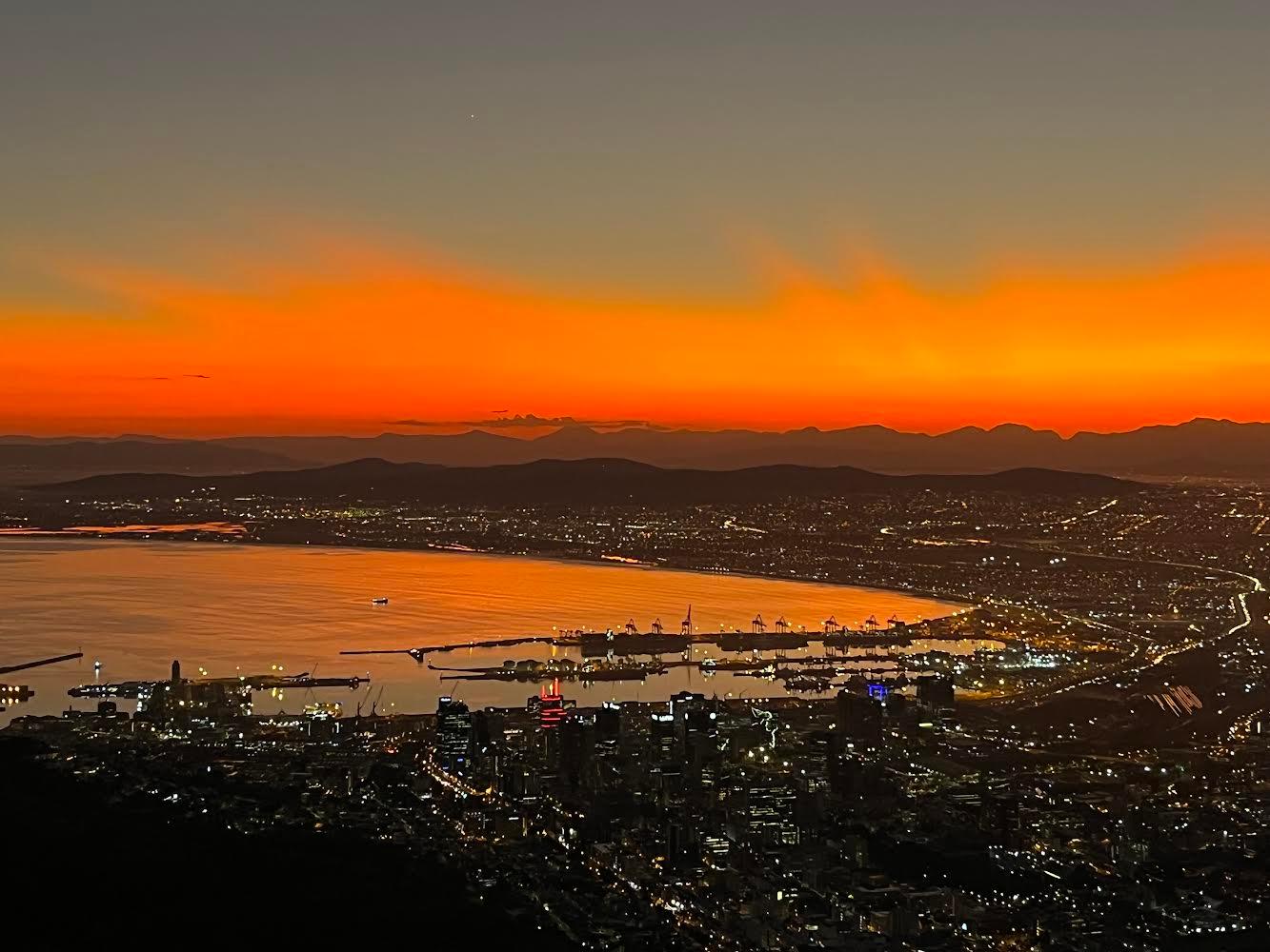Cape Town: Lion's Head or Table Mountain Guided Hike