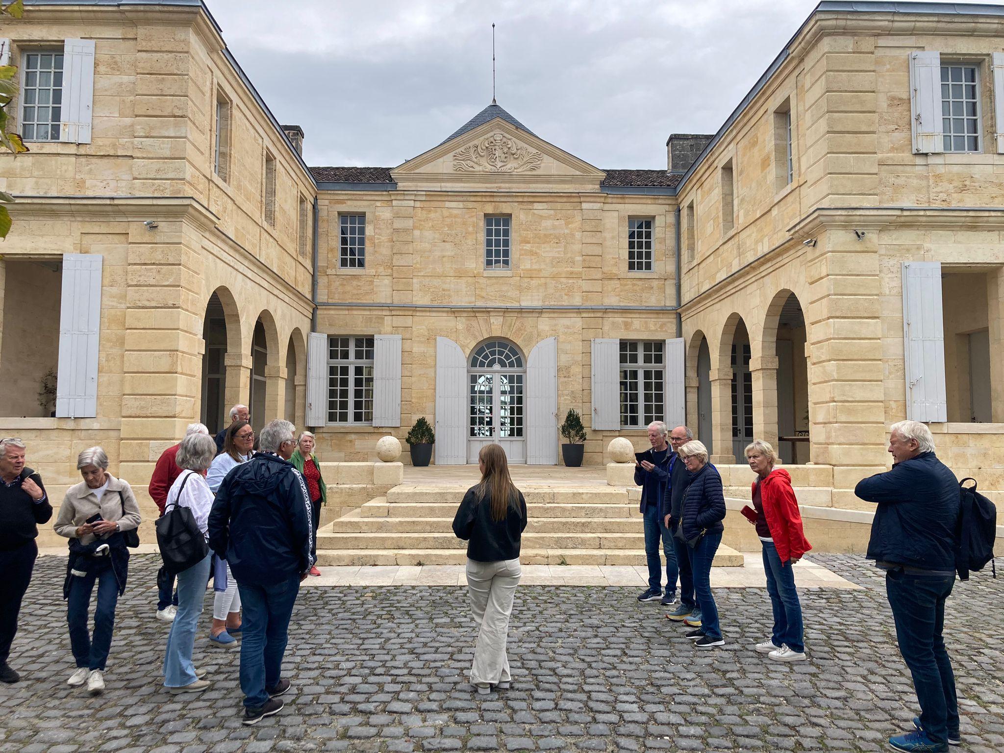 Médoc Wine Region Afternoon Tour with Château Visits