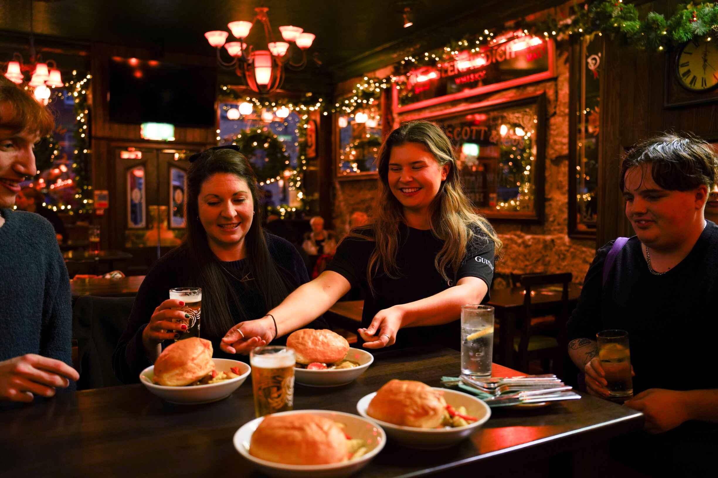 Edinburgh Food & Drink Walking Tour: New & Old Town