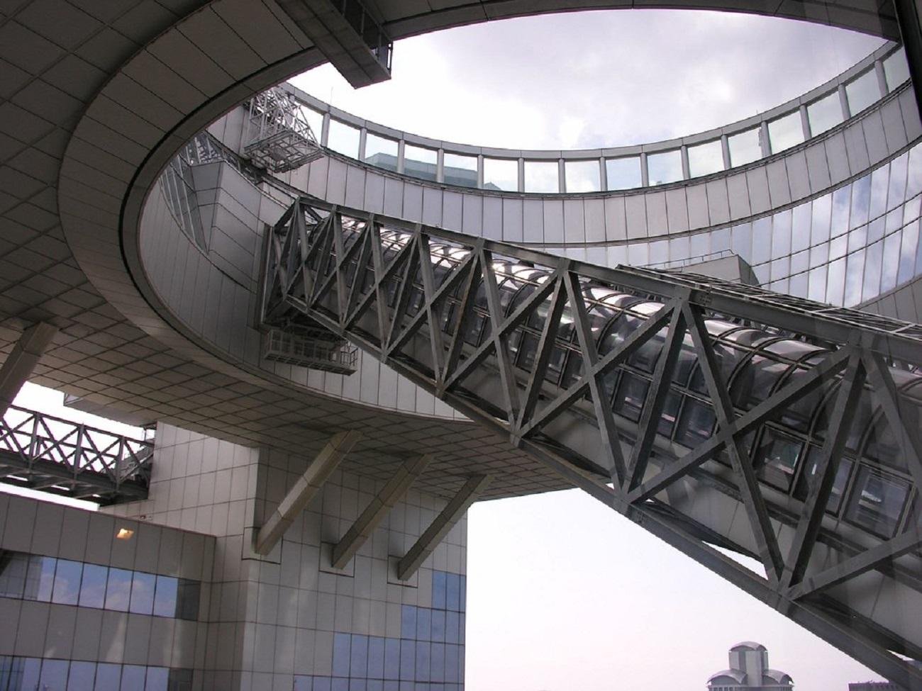 Osaka Contrast Walk: Umeda Sky Views & Nakazakicho Retro District