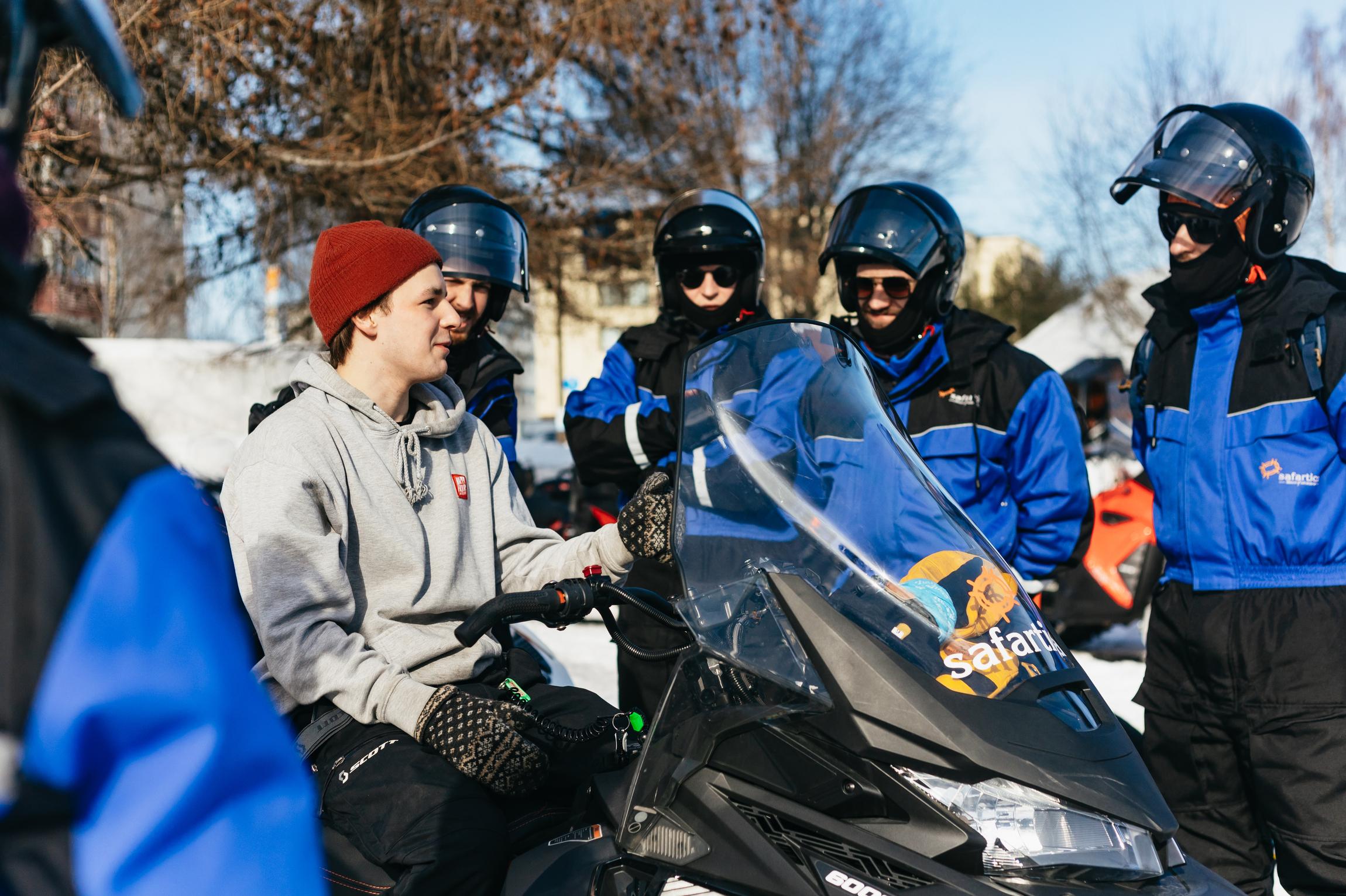Rovaniemi Snowmobile & Ice Fishing Adventure with Campfire Lunch