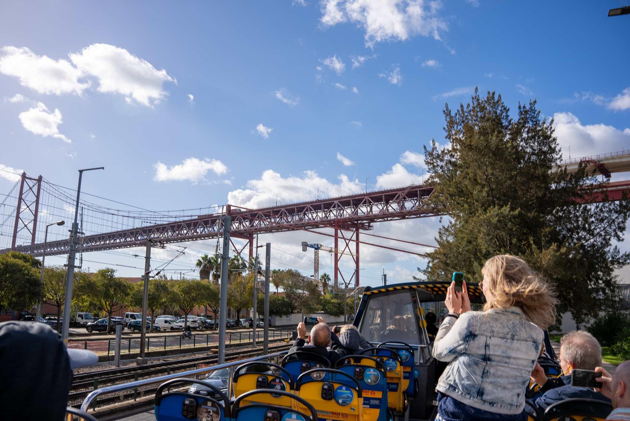 Lisbon 72/96-Hour Hop-On Hop-Off Bus, Tram & Boat Pass