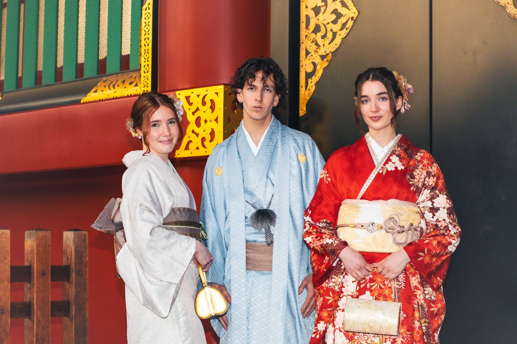 Tokyo: Asakusa Guided Photoshoot Including Kimono Rental