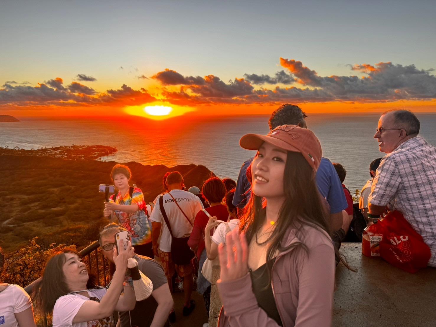 Caminhada ao nascer do sol em Diamond Head com transfers de ida e volta para Waikiki