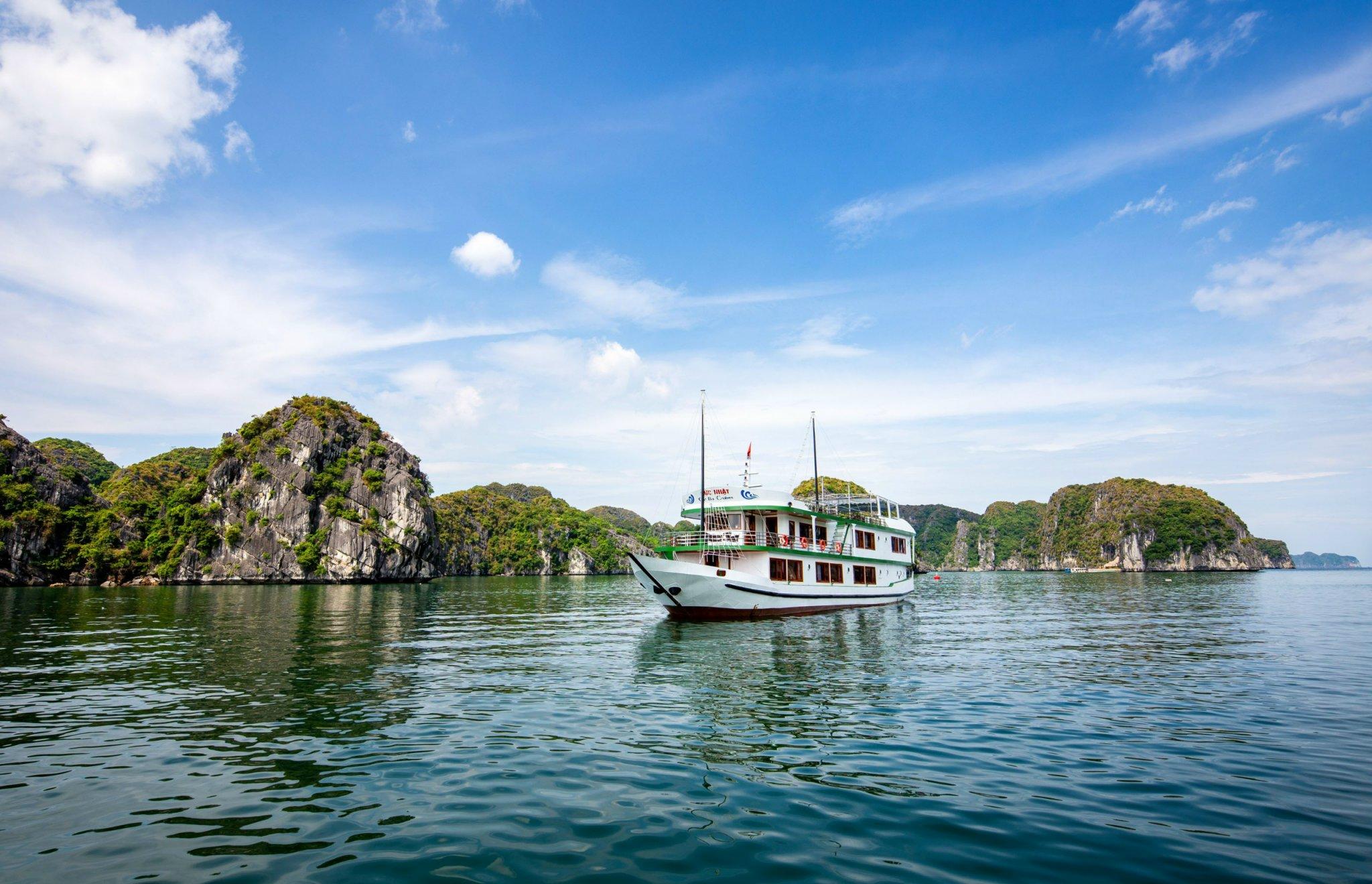 Ha Long & Lan Ha Bay 2-Day Cruise from Hanoi with All Meals