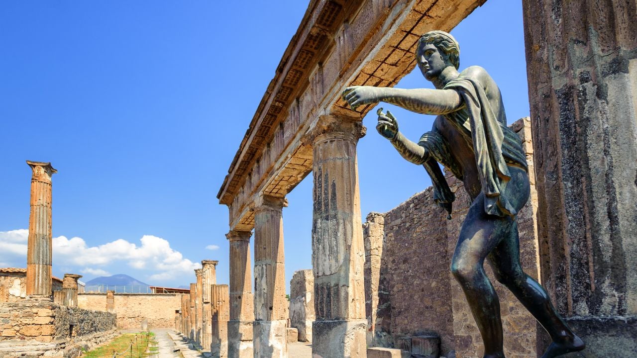 Pompeii Discovery: High-Speed Train, Wine Tasting & Lunch