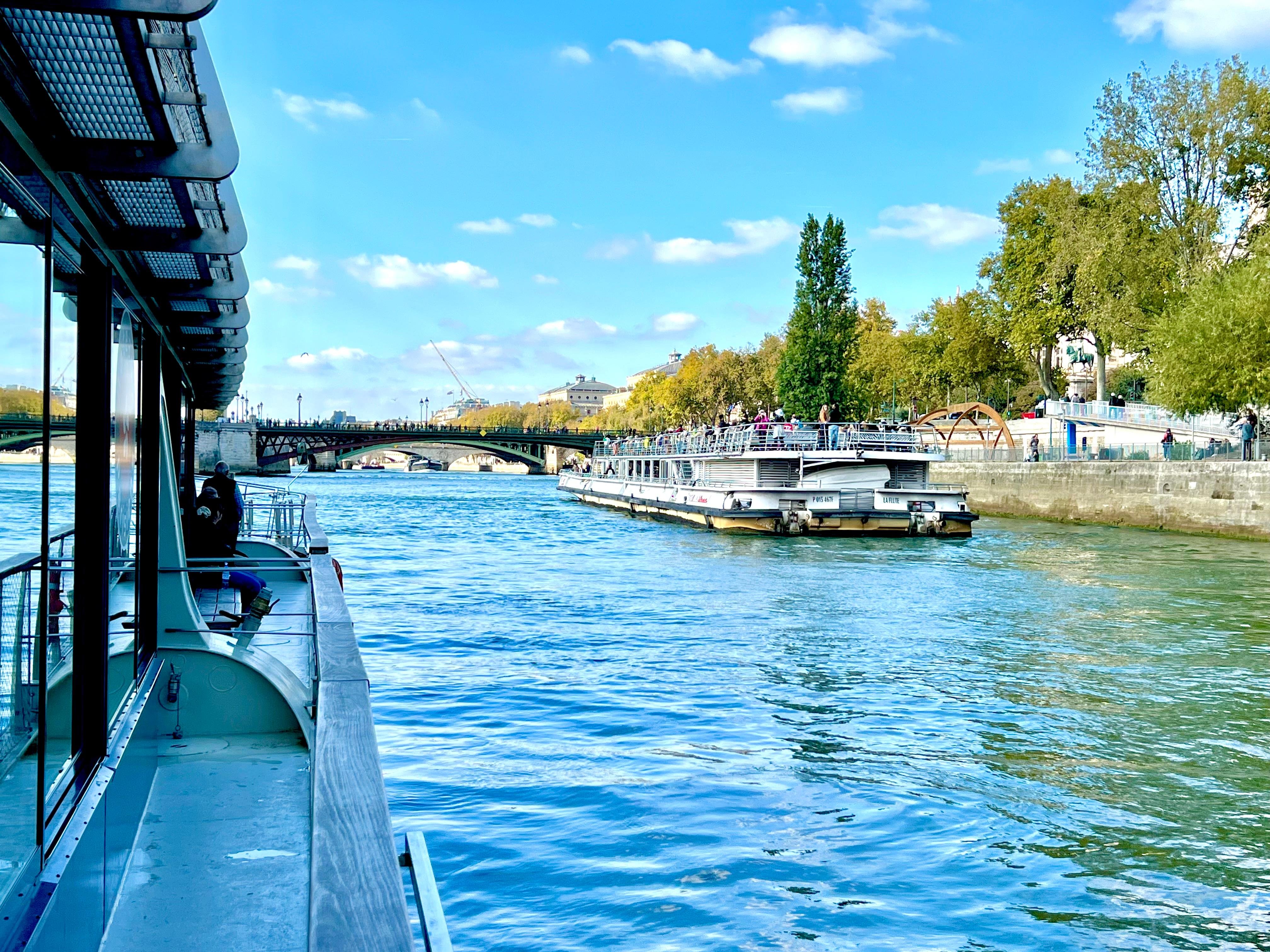 Paris: Eiffel Tower Seine Cruise & Crêpe Tasting