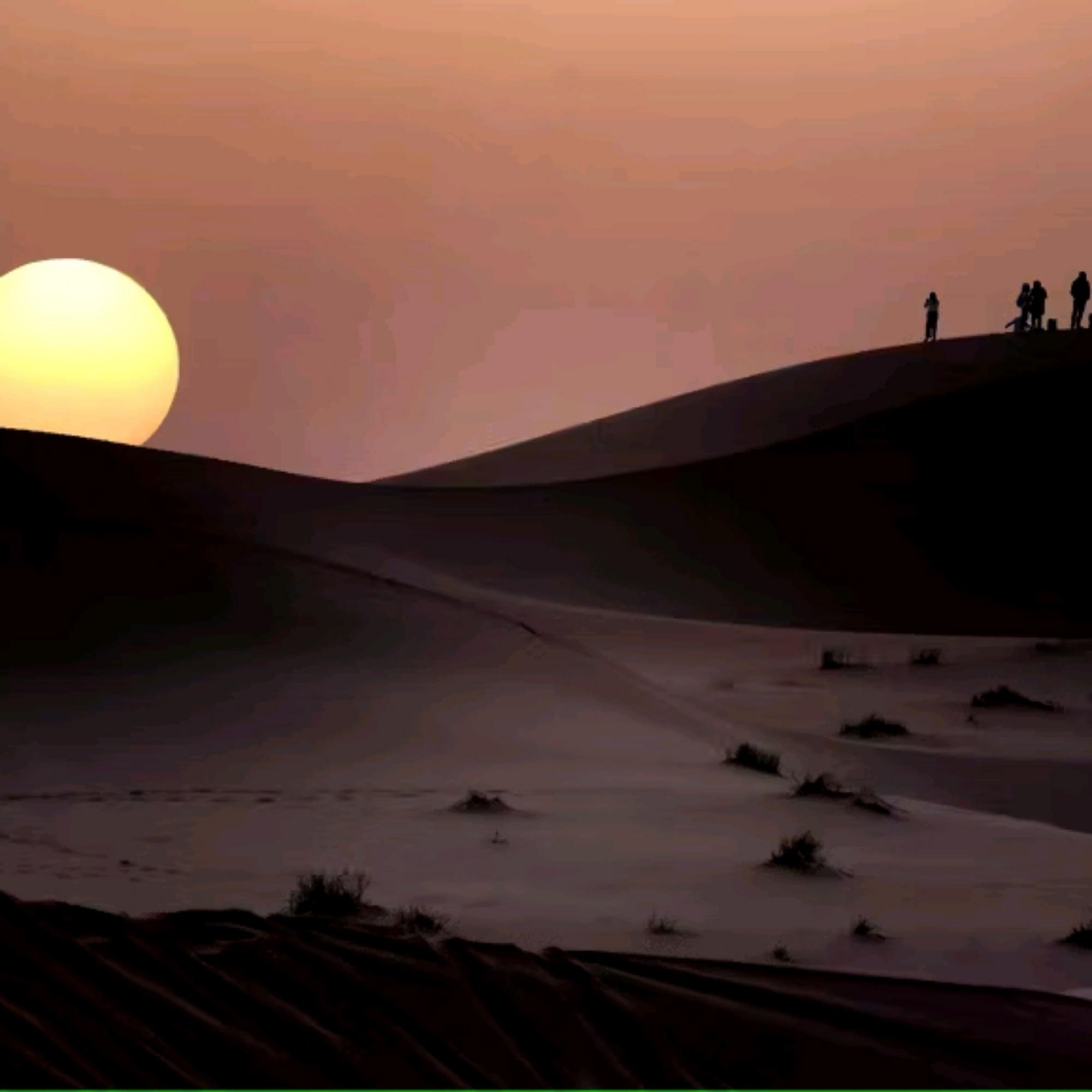 Merzouga Sahara Overnight: Camel Trek & Luxury Desert Camp