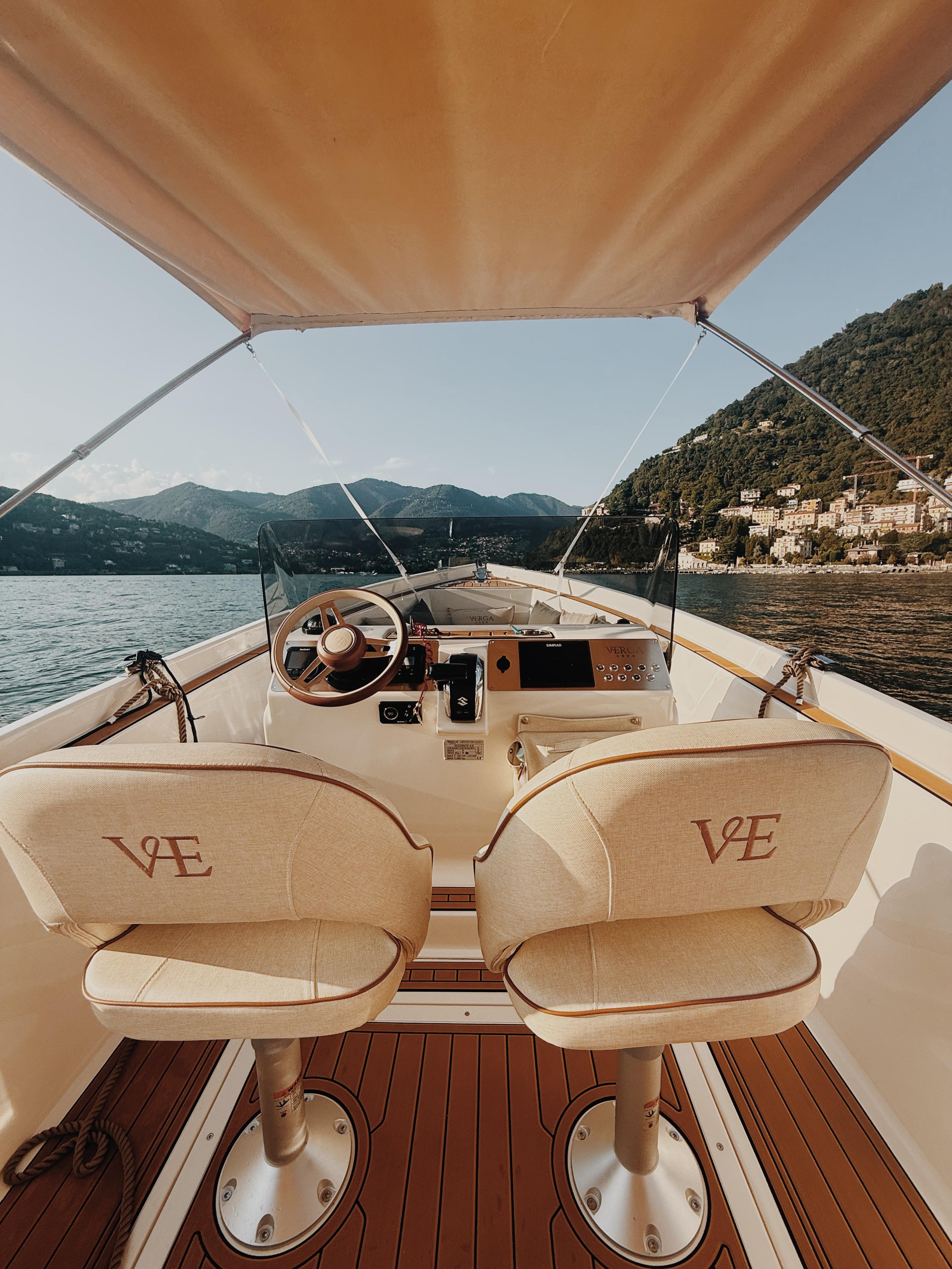 Lake Como: Private Boat Tour with Prosecco