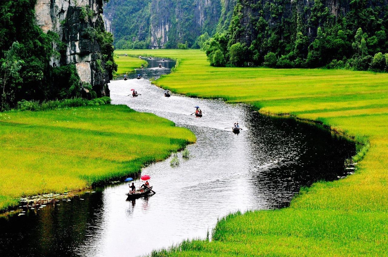 Hoa Lu, Mua Cave & Tam Coc or Trang An Day Tour from Hanoi