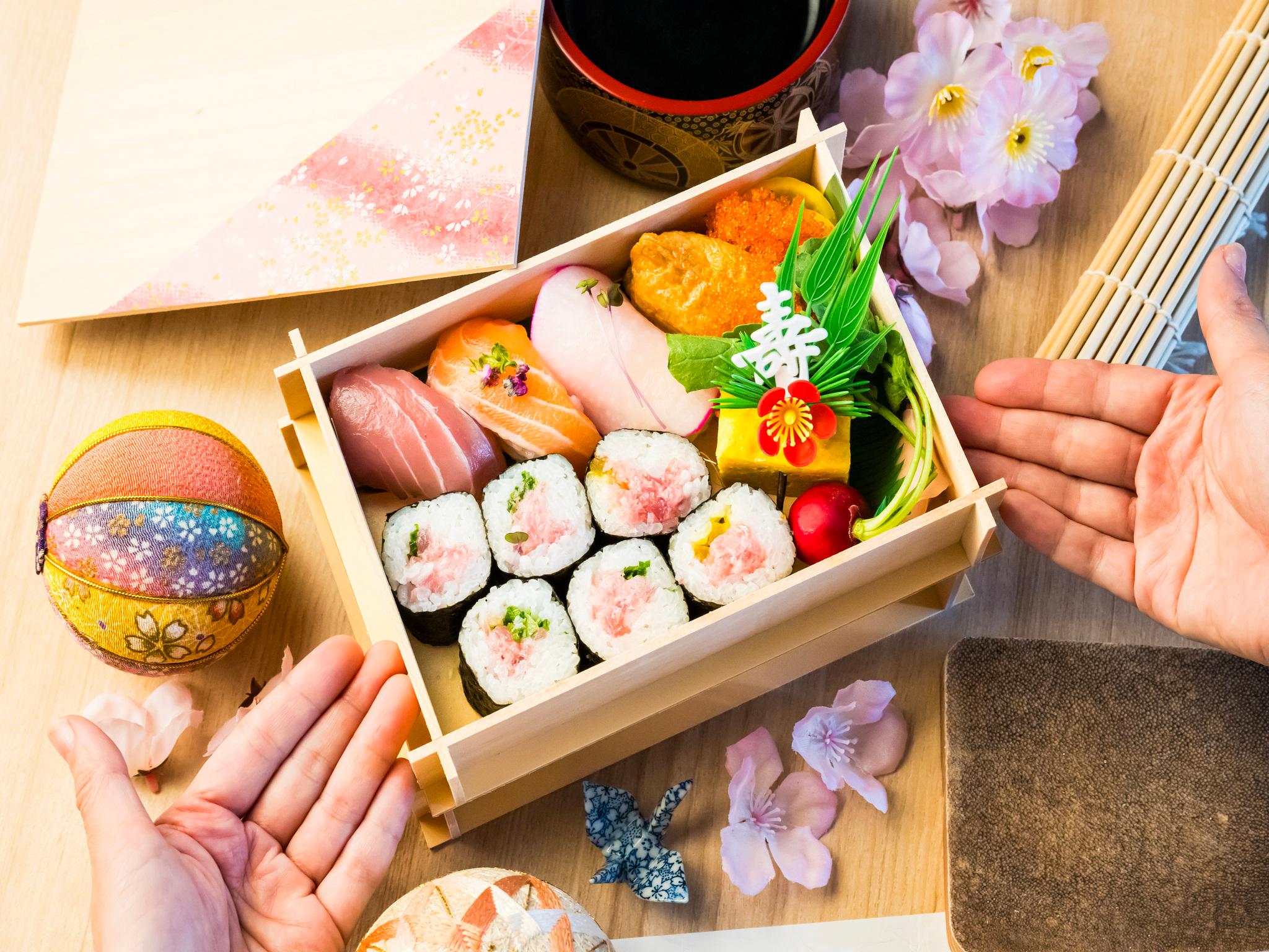 Tsukiji Fish Market Sushi Making – Make Your Own Sushi Bento