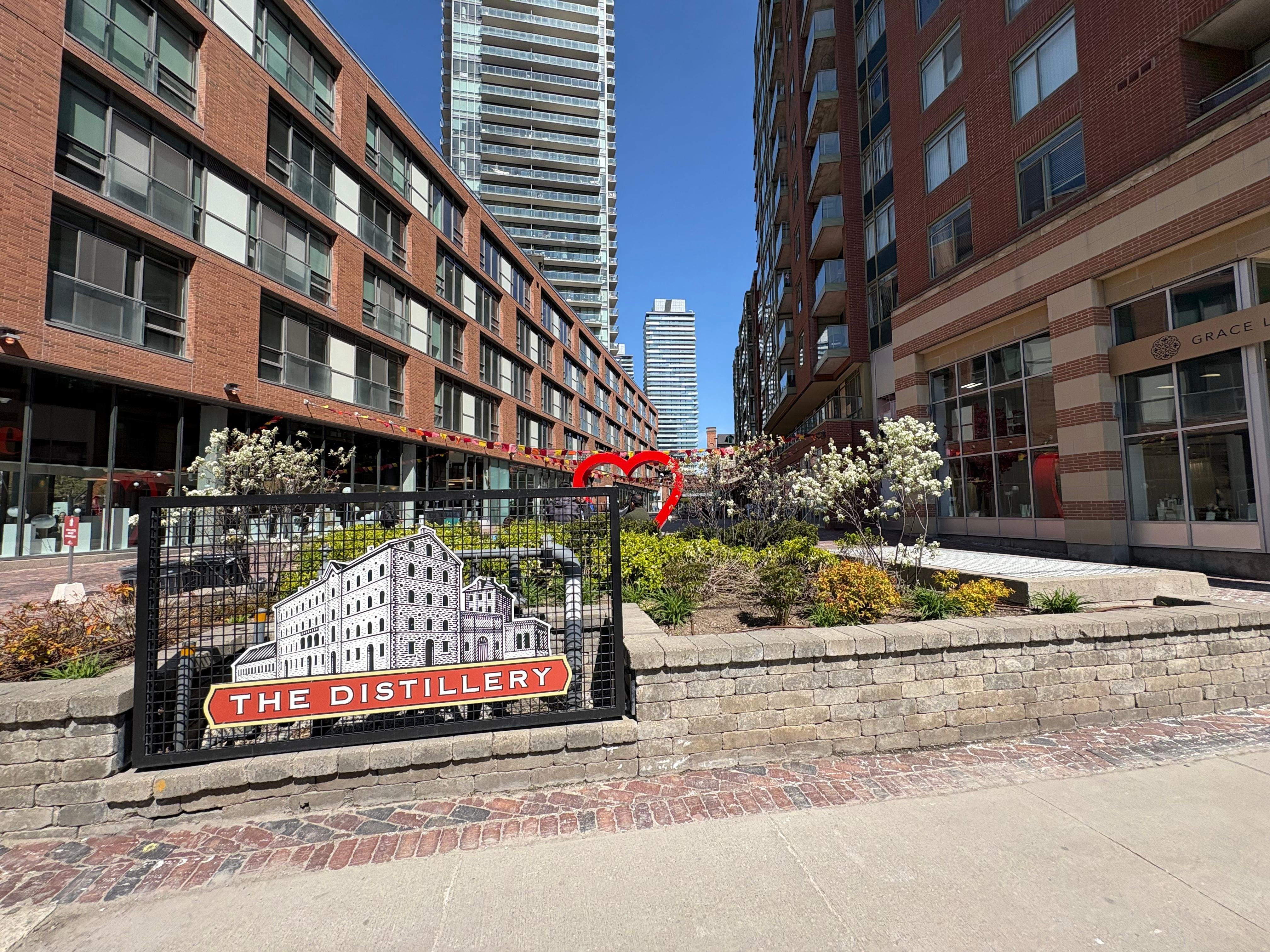 Toronto Food Walk: Distillery District, Old Town & Market Tastings