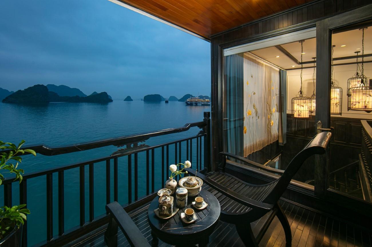 Ha Long & Lan Ha Bay 3-Day Cruise with Private Balcony