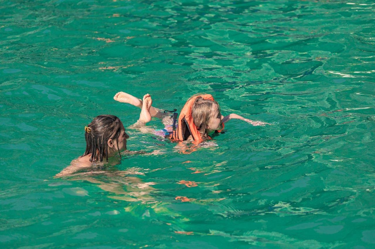 Phuket: Phi Phi, Maya, and James Bond Island Day Cruise