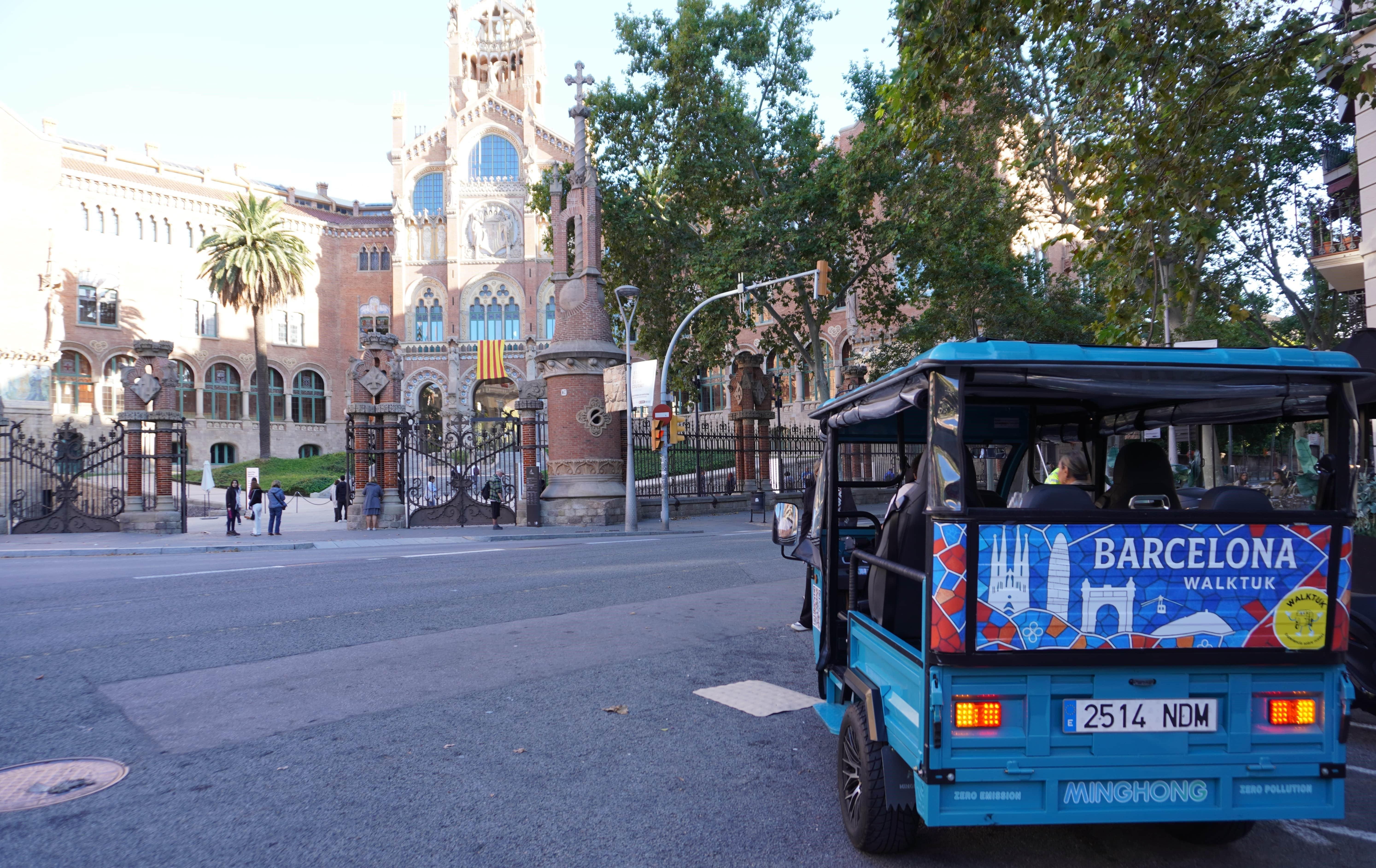 Barcelona Electric Tuk-Tuk Sightseeing Tour