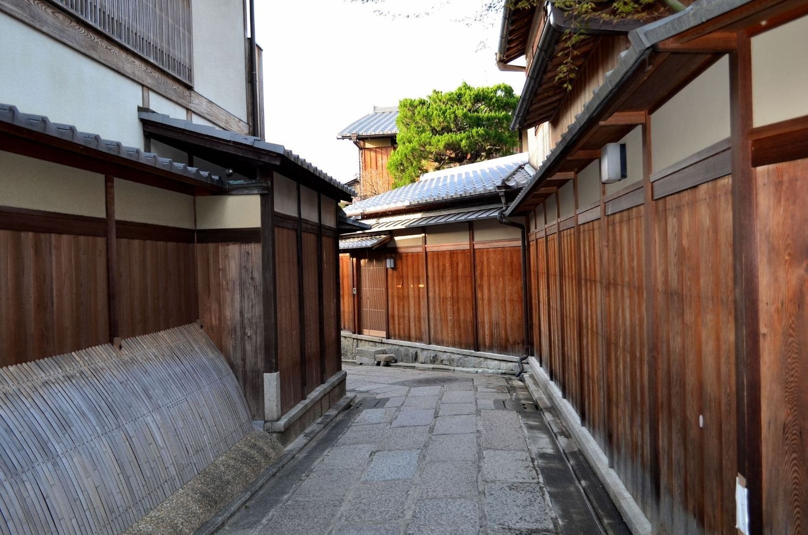 京都の夜を楽しむ：居酒屋＆日本酒テイスティングツアー