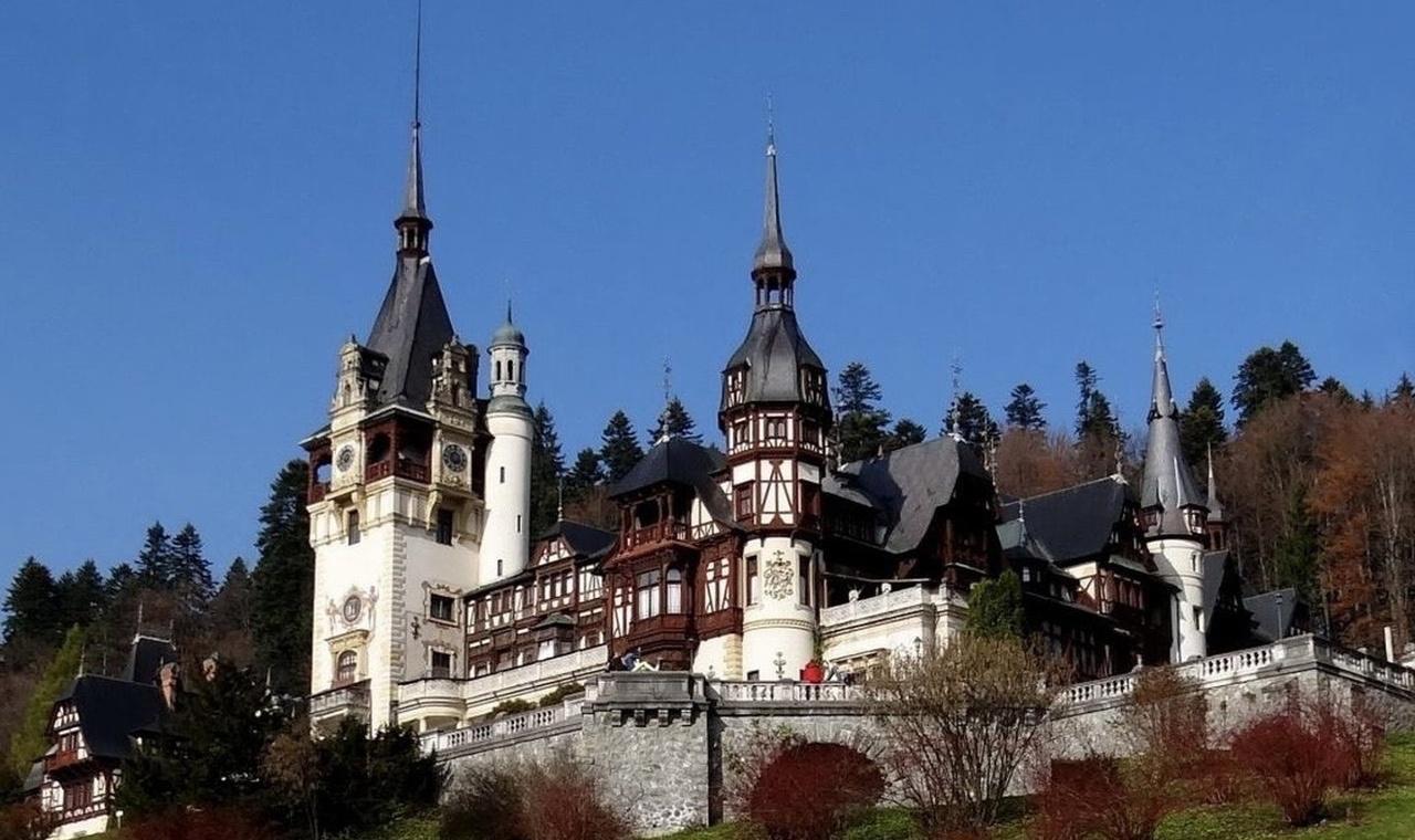 Transylvanian Highlights: Peles, Bran & Brasov Day Trip