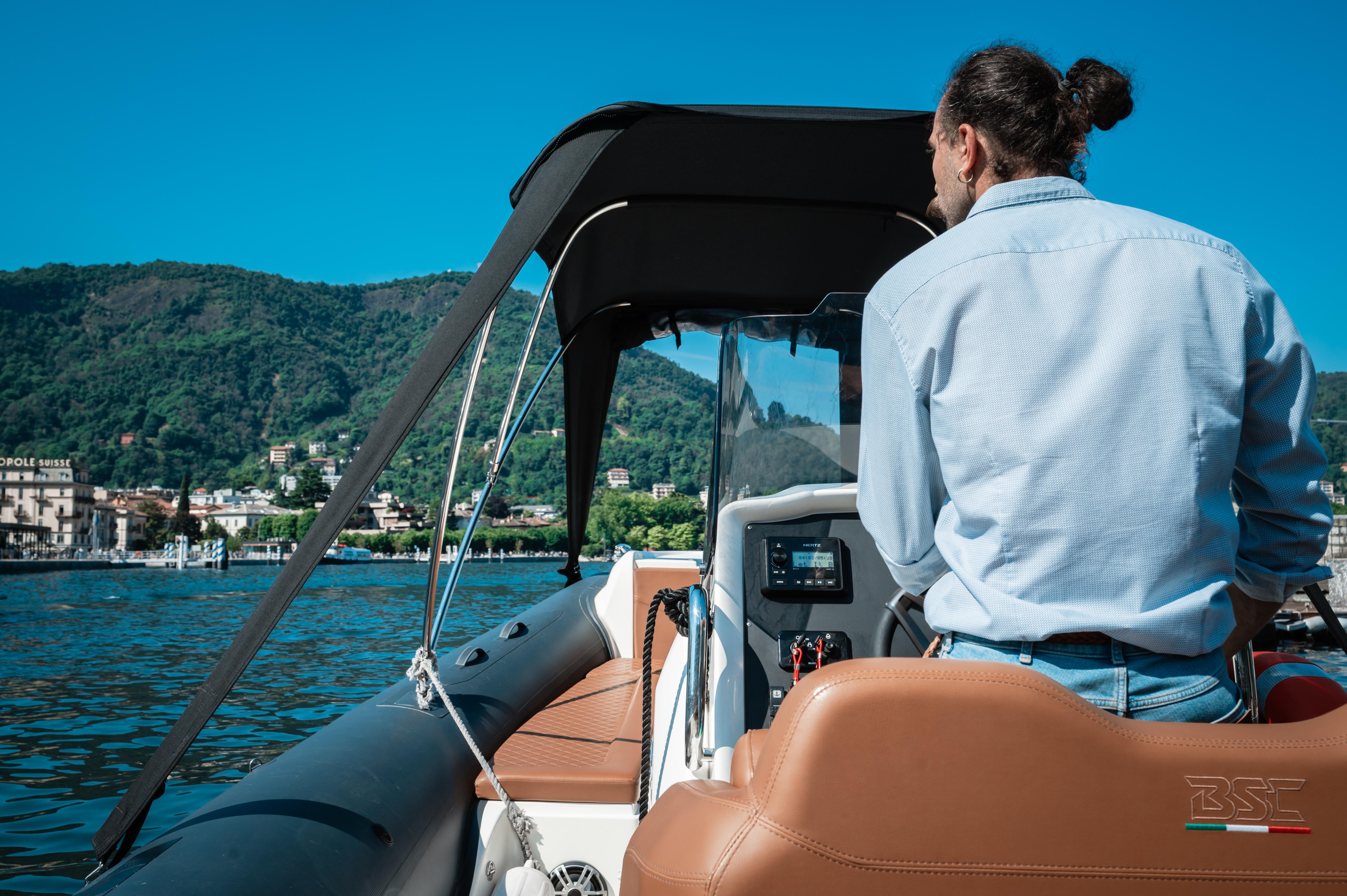Lake Como boat tour - villa coastline from the water — image 1