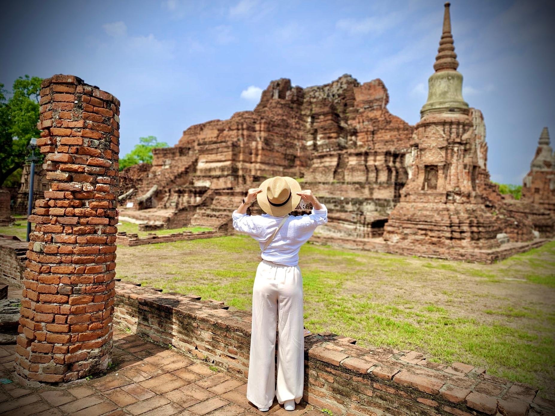 Bangkok to Ayutthaya Day Trip with Boat Ride & Temple Tickets