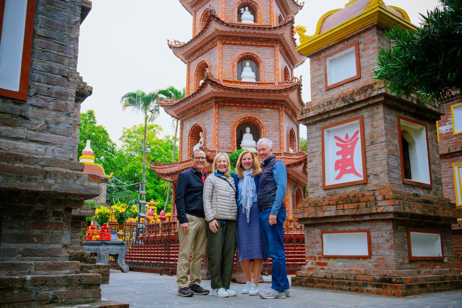 Hanoi Airport Fast-Track Pickup & Must-See City Tour