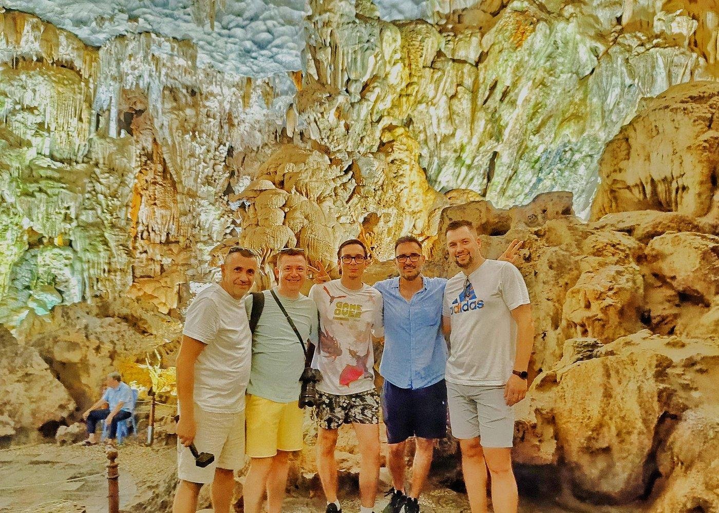 Private Ha Long Bay Luxury Cruise & Cave Tour from Hanoi