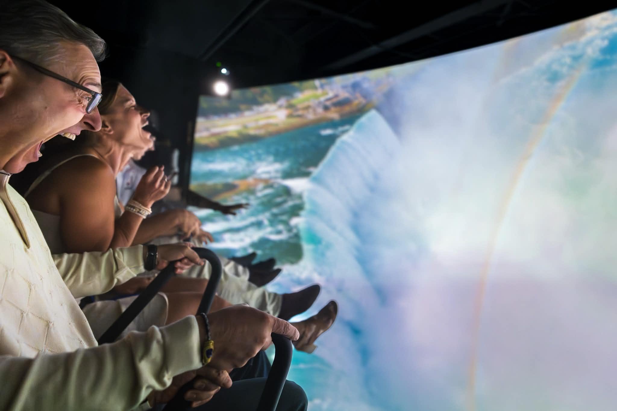 Niagara Falls Walking Tour with Flying Theater Experience