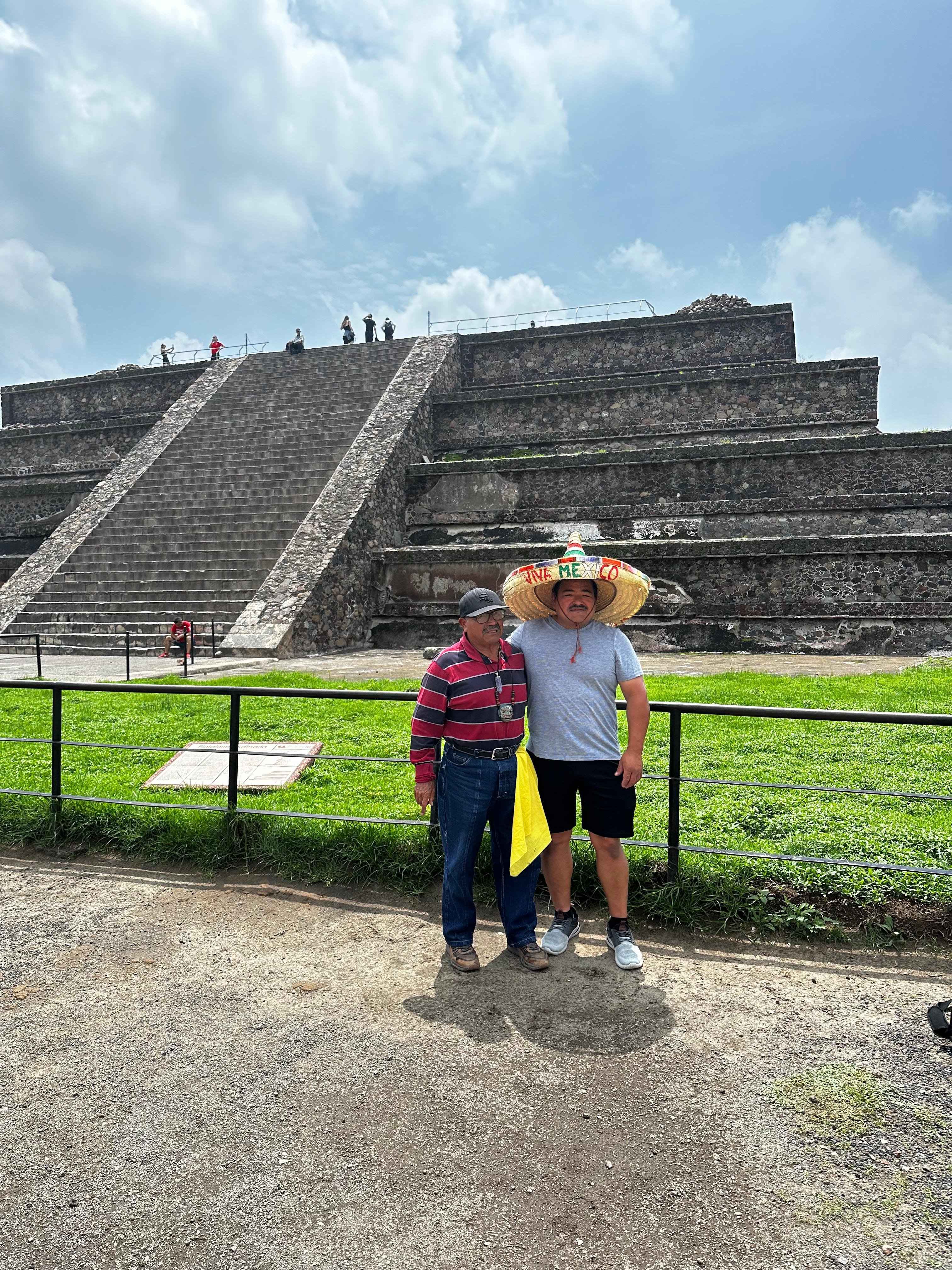 Private Teotihuacan Pyramids & Guadalupe Basilica Excursion