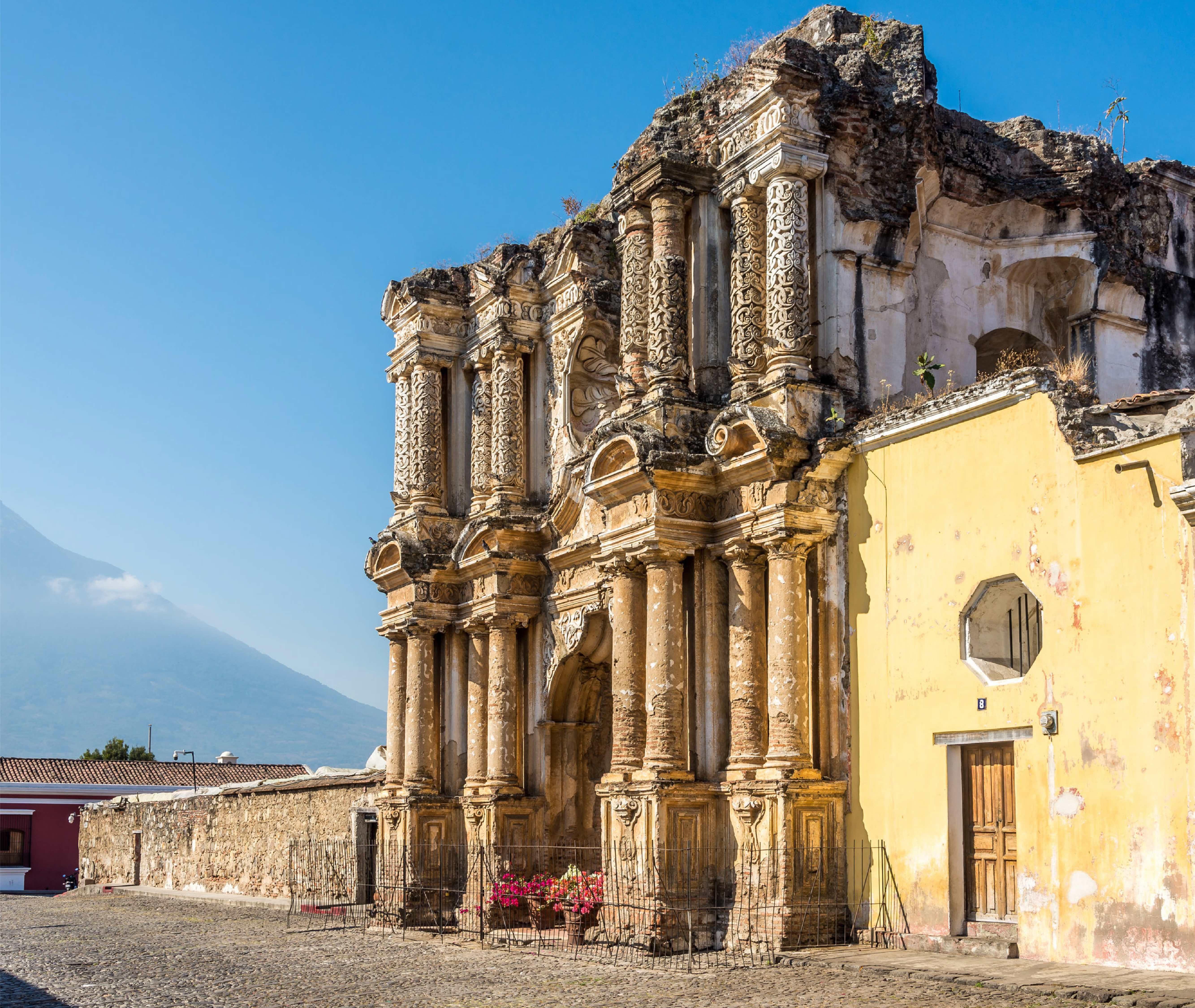 Antigua Guatemala Roundtrip Shuttle with Overnight Stay